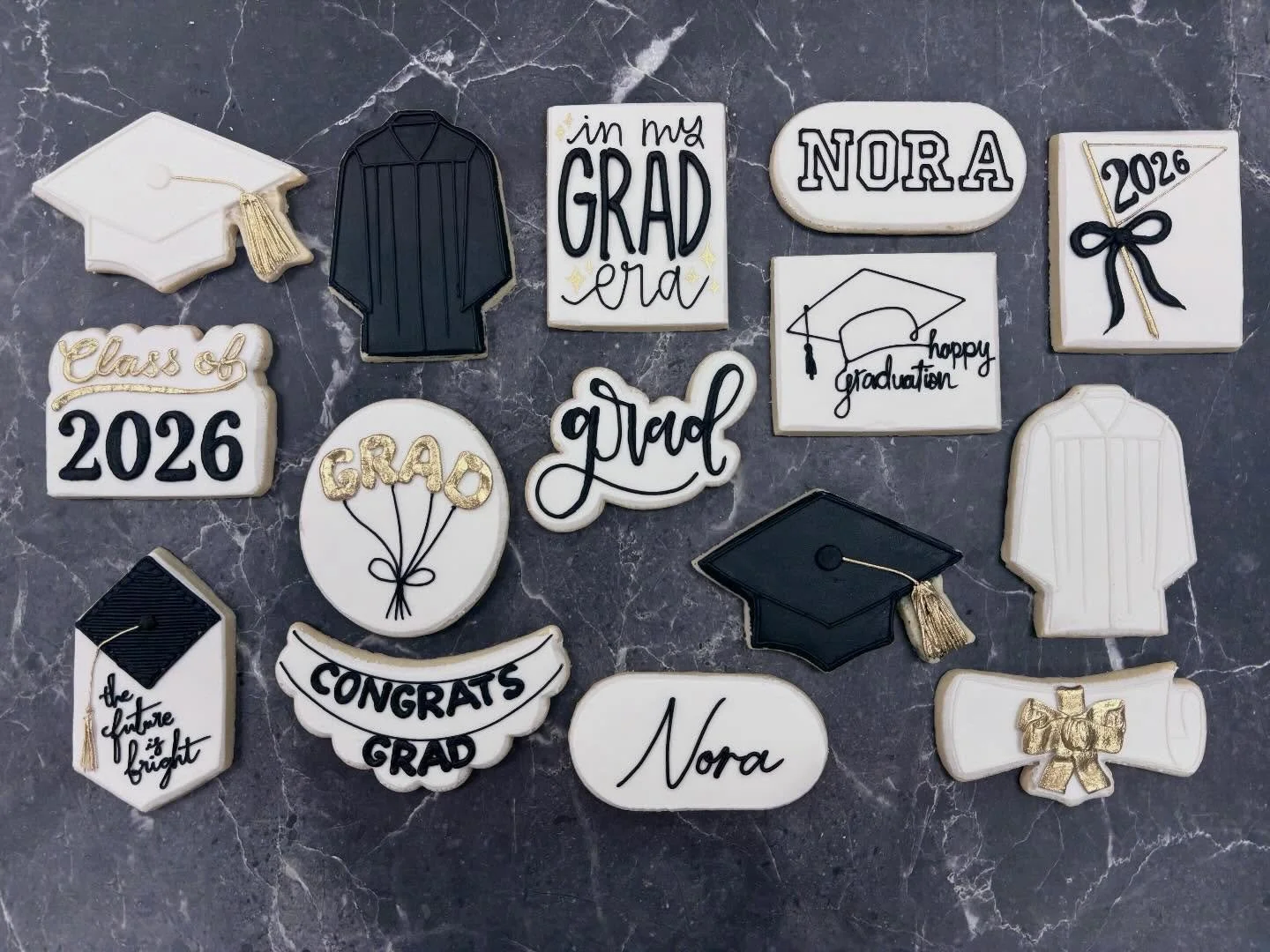 Graduation season really snuck up on us, huh? 

Grad cookies are available for preorder on our website now! You&rsquo;ll be able to customize this set with specific school colors of your choice and names of the graduate in your life! Order at the Lin