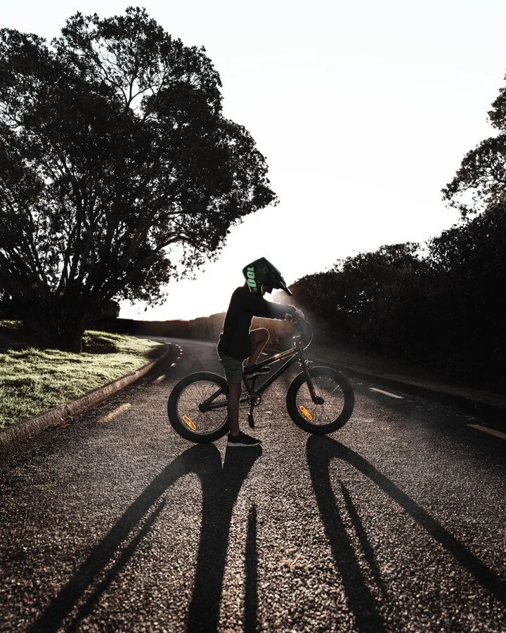Keeping the balance

#mongoose #mongoosebmx #bmx #bmxlife #bmxlifestyle #bmxkids #bmxkidsrule #statushelmet #outdoorkids #kidsbikes #bikerkid