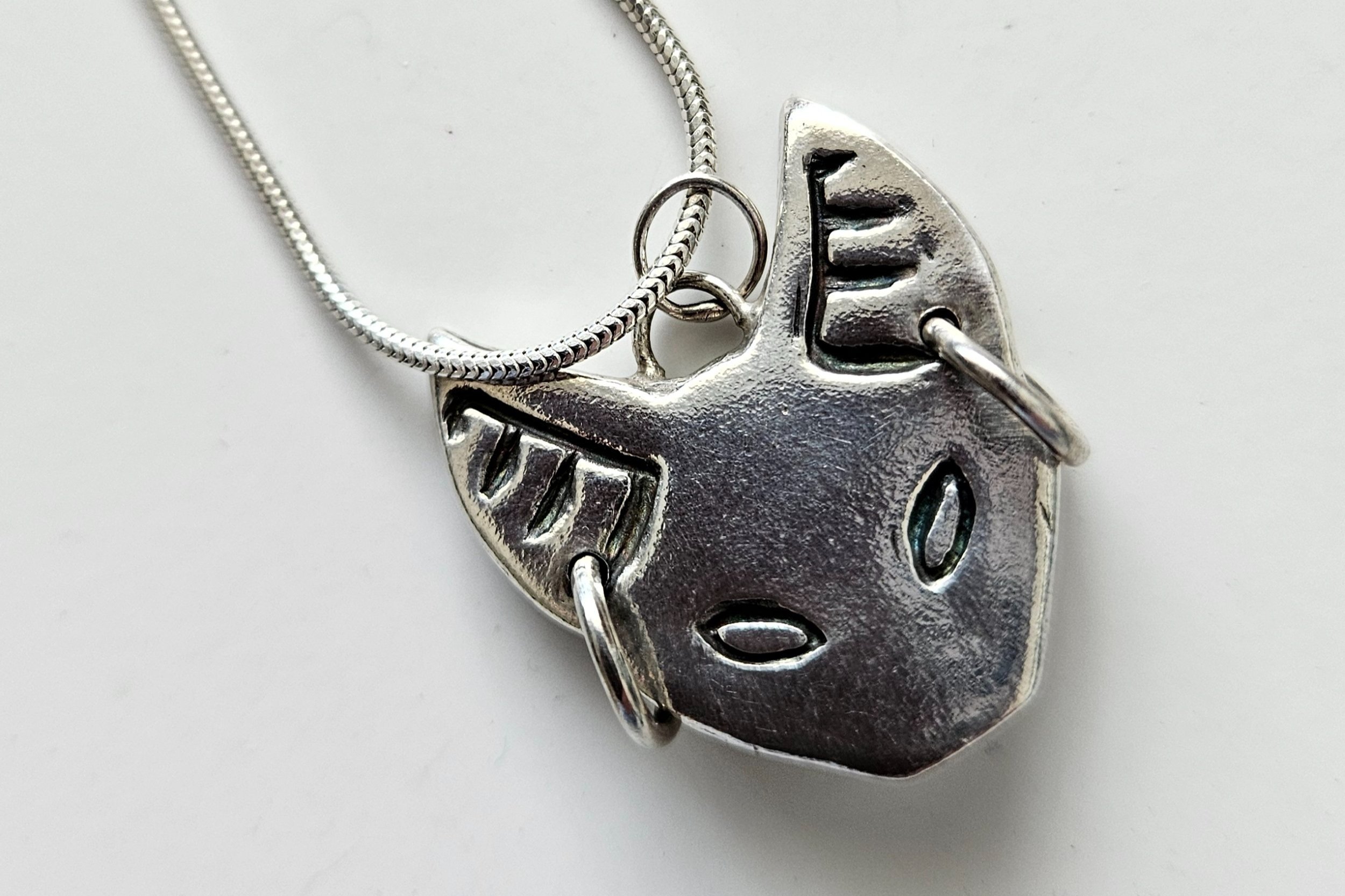 Per SaRa Felis Serval fine silver pendant.
