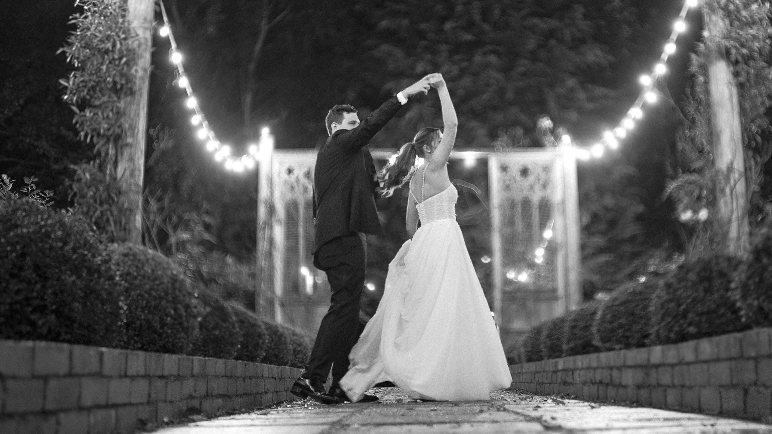 tinakilly-house-wedding-night-dance-festoon-lights.jpg