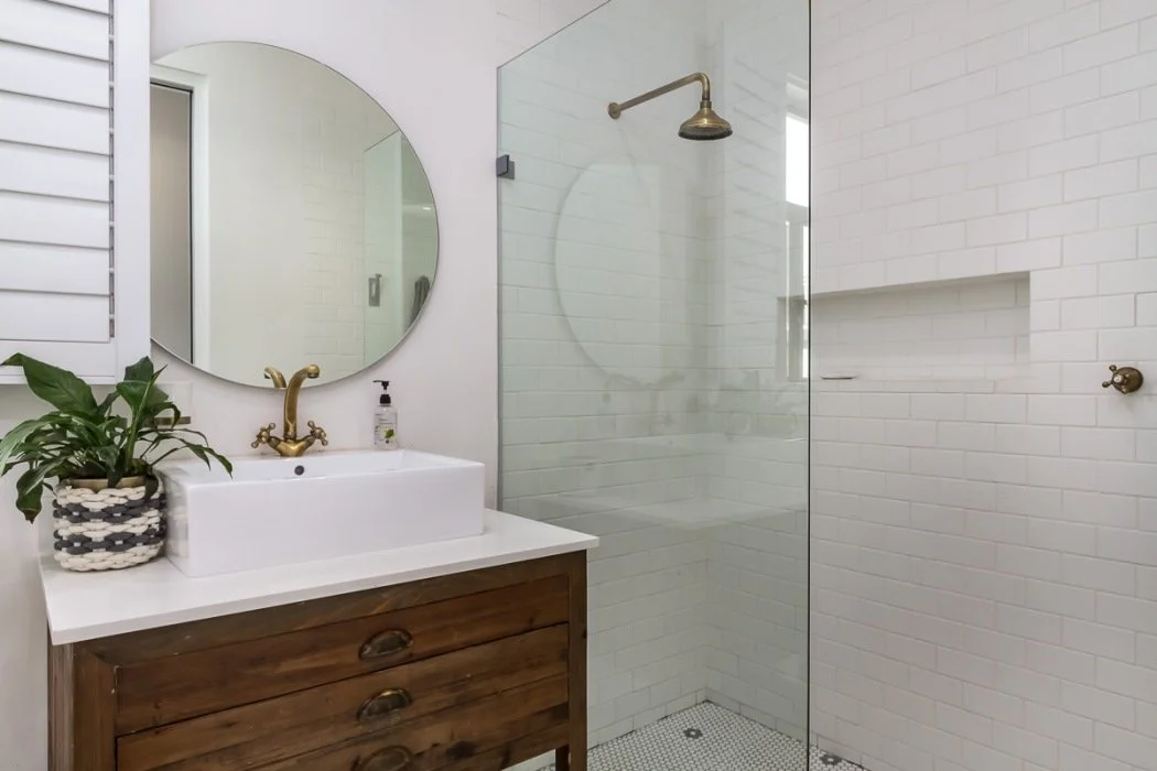 bathroom 1.jpg