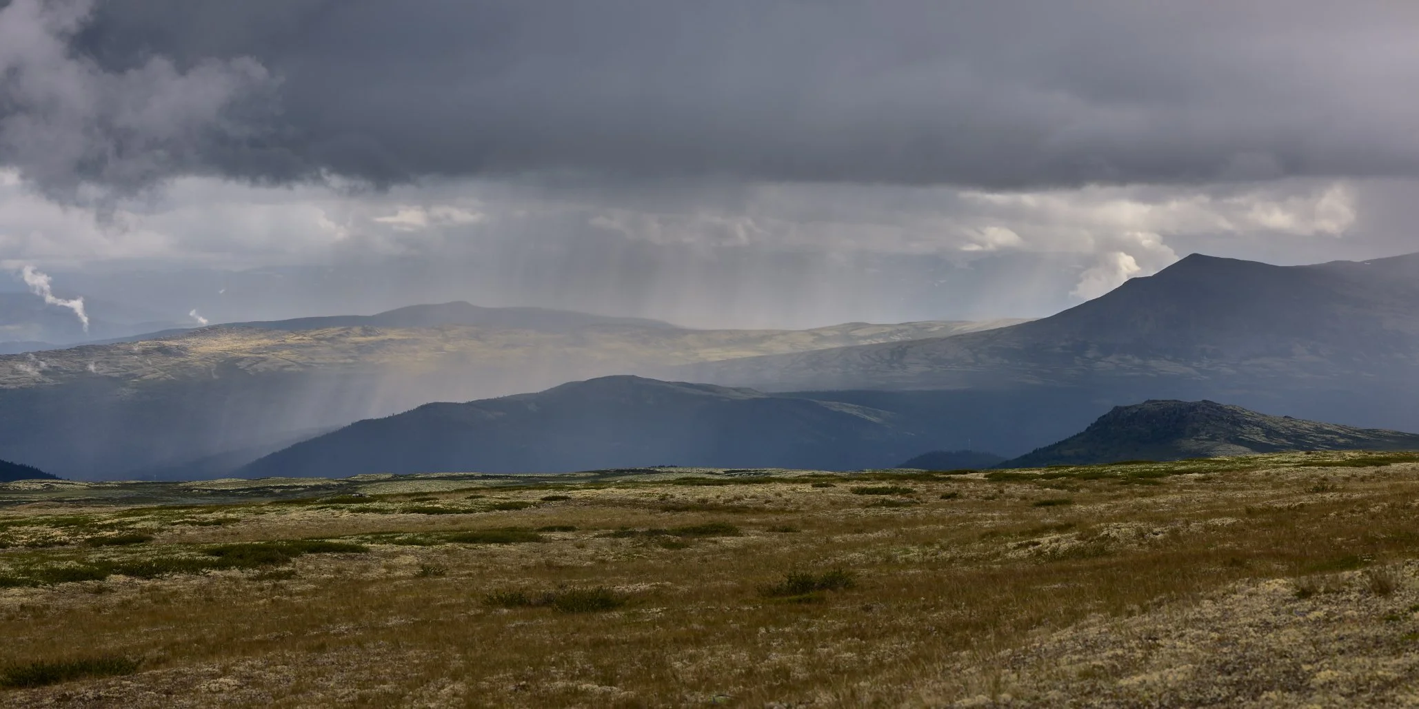 Nok en regnbyge på vei gjennom dalen, men ikke der jeg er