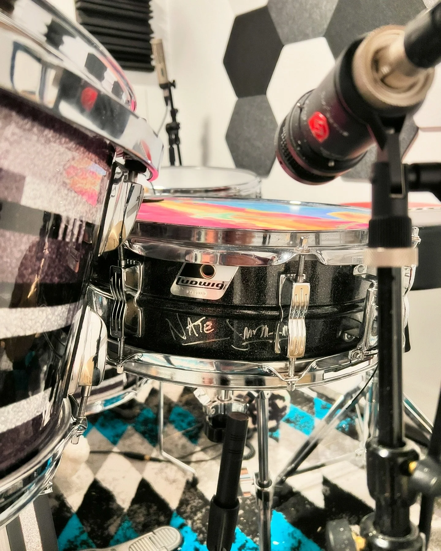 A little inspiration in the studio today. 

@natesmithdrums 
@lautenaudio 
@ludwigdrumshq