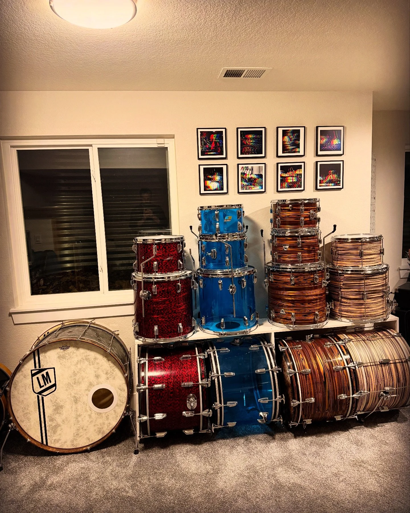Added some new mix titles with my favorite drummers around the studio. 

10pts to anyone who can name them all in the comments. 🥁