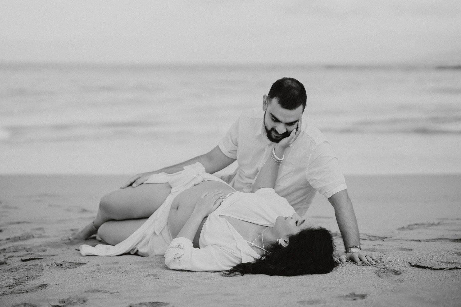 Dreamy-Beach-Chic-Babymoon-Portraits-41.jpg