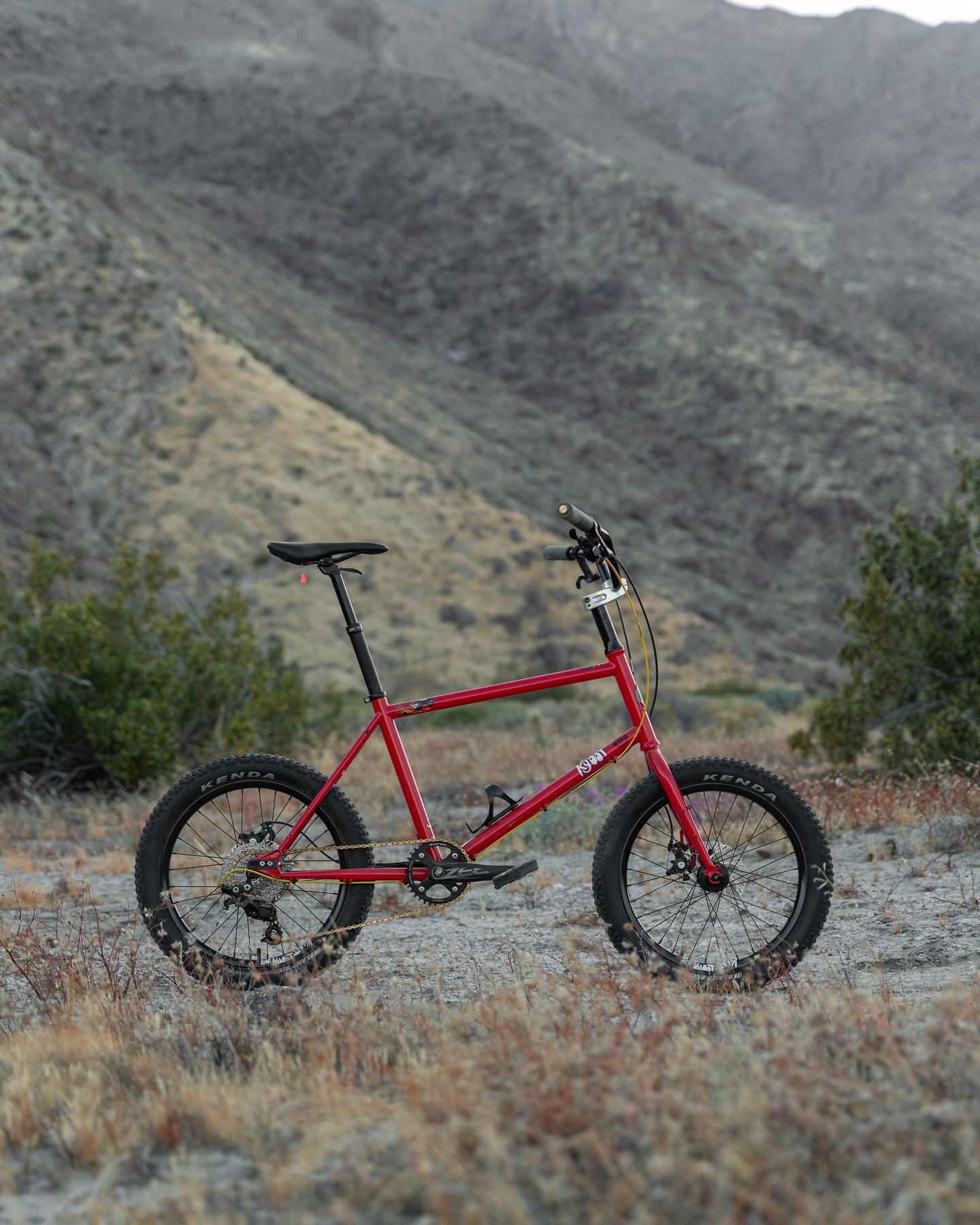 Dirt bike 🌶️ 
.
.
.
📸 @fudgelump 

#kyootbikes #bmx #altcycling #minivelo #gravelspecific
