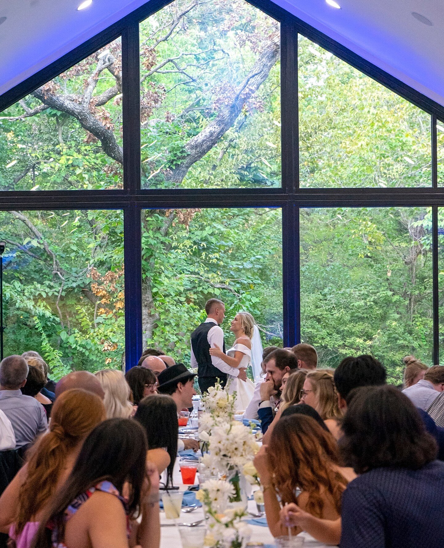 First dance at Merrick Hollow!  This venue is sooooo dreamy!! ⁠
⁠
Couple : Jace + Faith⁠
Photo taken by: Delaney