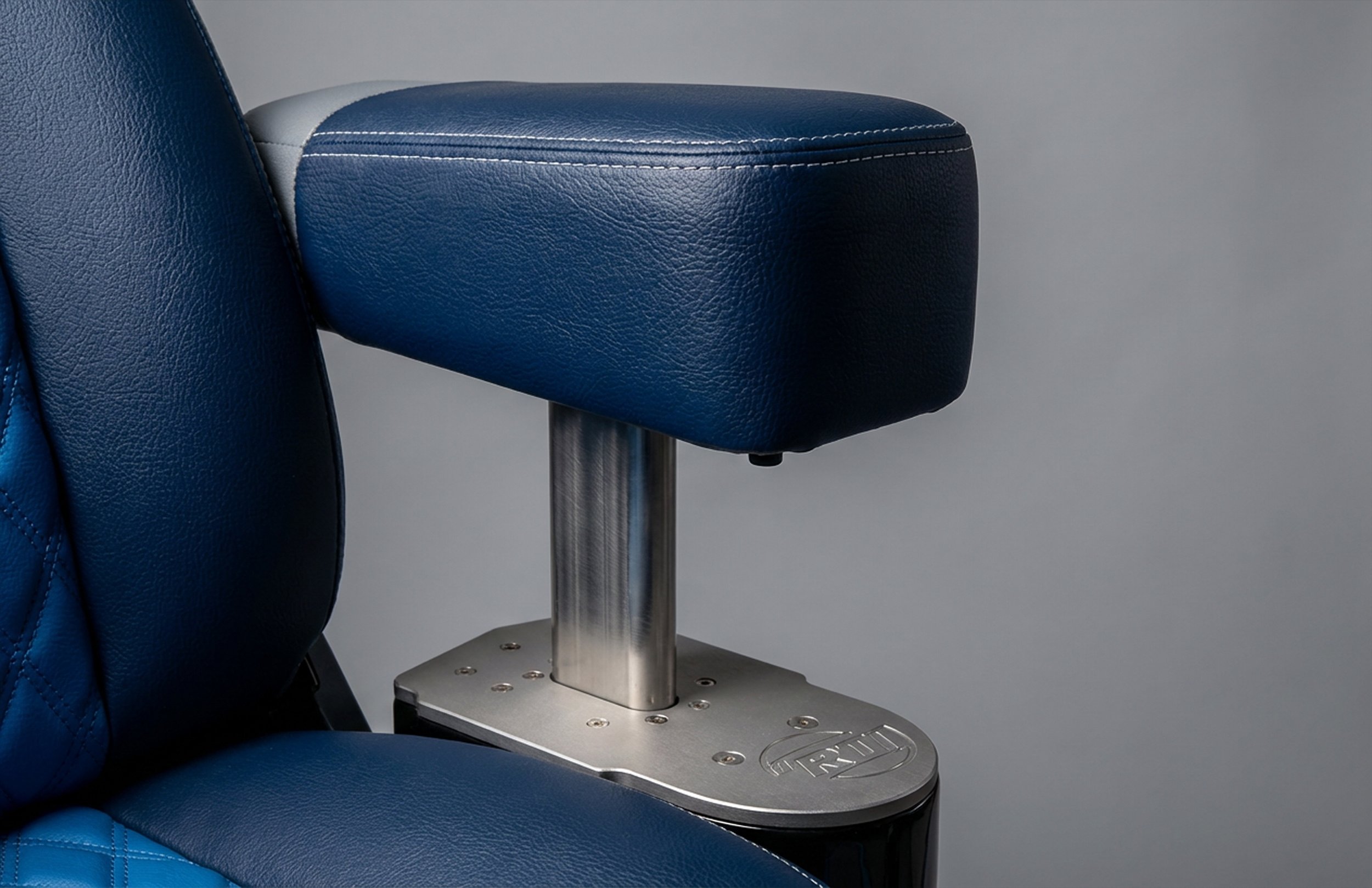 interior_armrest.jpg