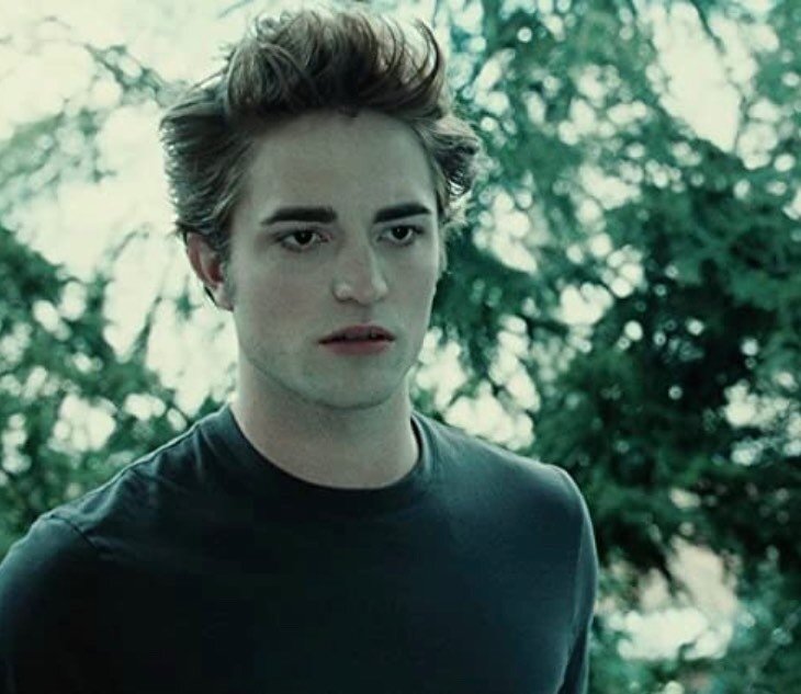 Robert Pattinson&rsquo;s Edward Cullen in Twilight (2008) is a teenage girl&rsquo;s dreamboat despite being a vampire. Or maybe he&rsquo;s just mine? Even as a mid 30 something when it came out, I was just 🤩. Yes Pattinson is incredibly hot (that ja
