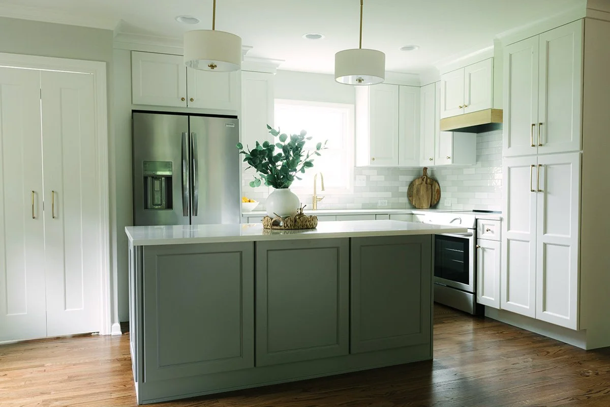 Semi-custom cabinets in a newly remodeled kitchen in Vestavia Hills, AL