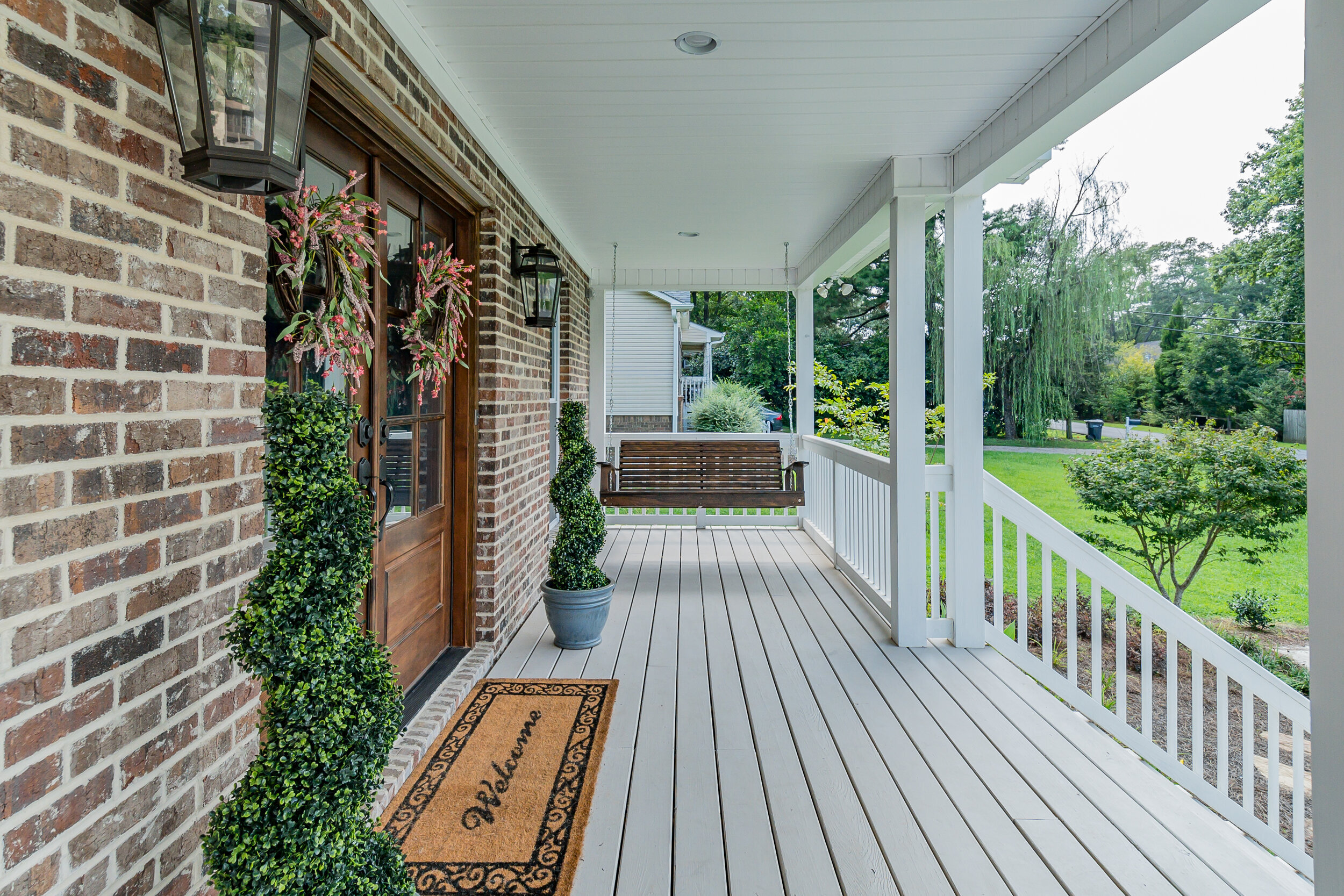 Deck Railing Ideas: Complete Your Outdoor Space