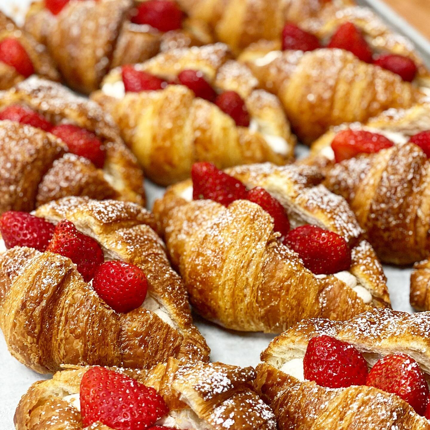 ✨Fresh Strawberry Croissant!!🍓❤️