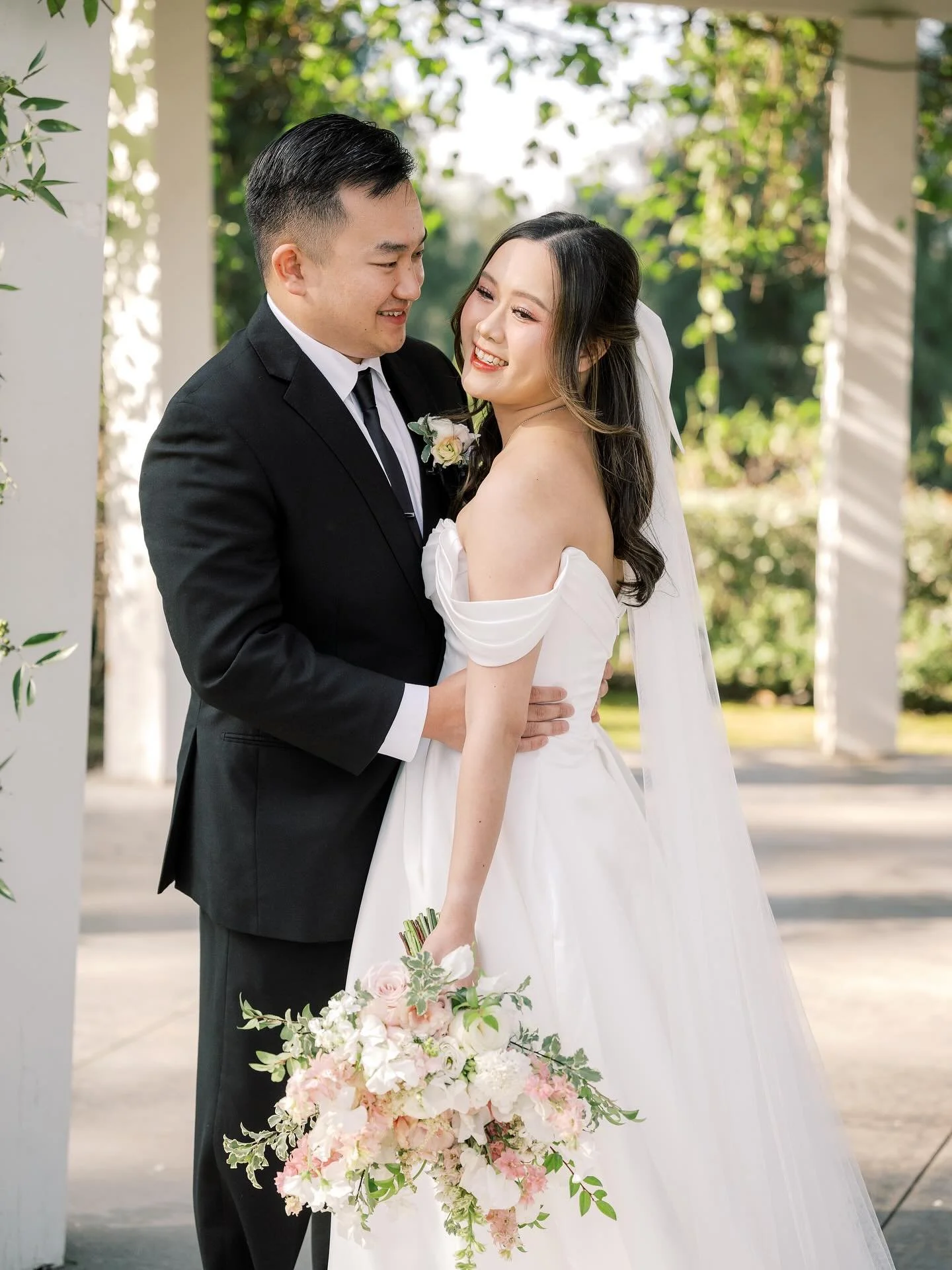 You are so beautiful in white 
#LuxuryWeddingPhotography #EditorialWeddingPhotographer #FineArtWedding #LuxuryWeddingPhotographer #EditorialWeddingInspiration #DocumentaryWeddingPhotography #WeddingPhotojournalism #AuthenticWeddingMoments #CandidWedd