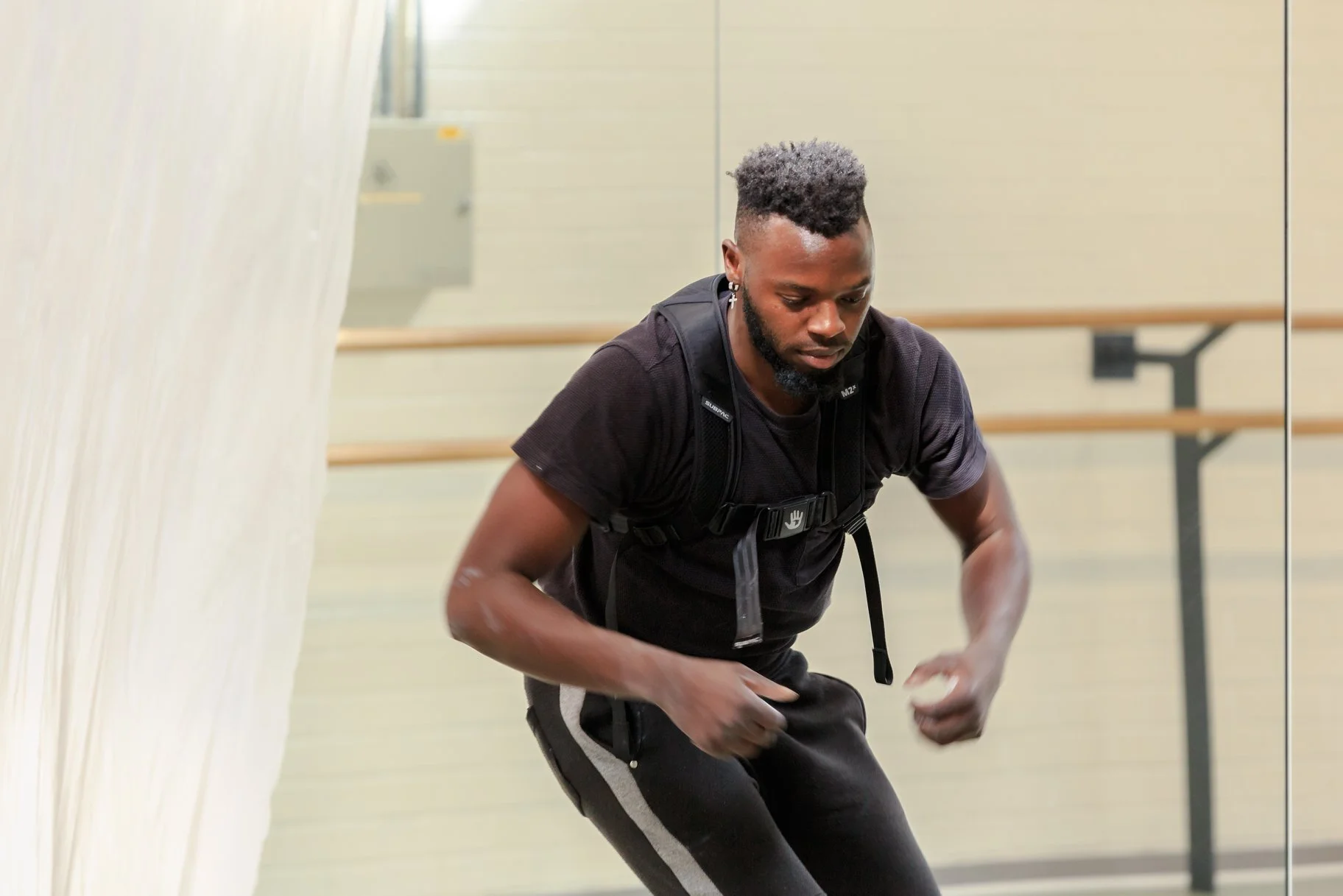 Surface Area Dance Theatre: Behind the Face of a Rock, Throwing Stones R&D | Mover
(Photo credit by Paul Miller)