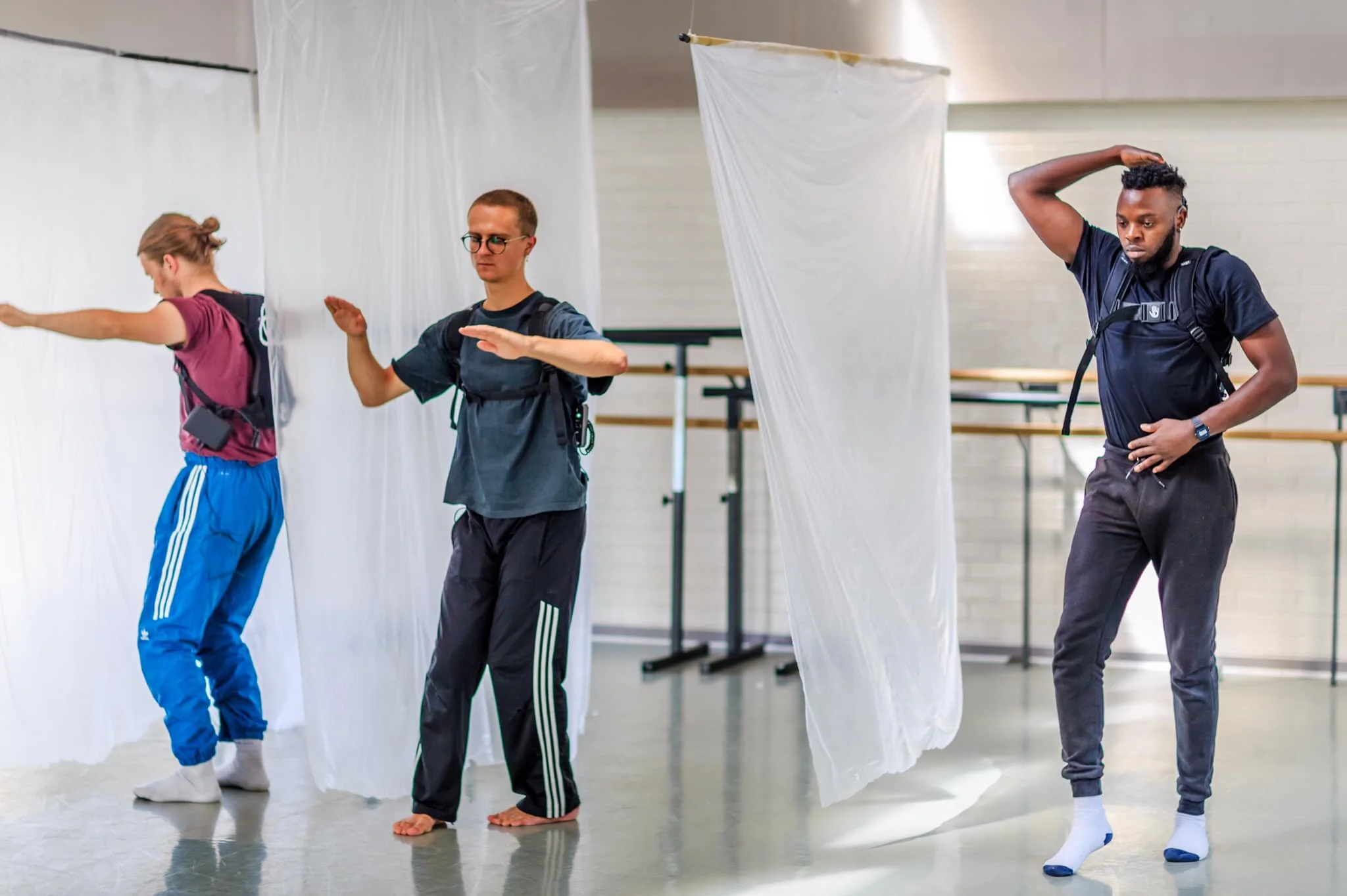 Surface Area Dance Theatre: Behind the Face of a Rock, Throwing Stones R&D | Mover
(Photo credit by Paul Miller)
