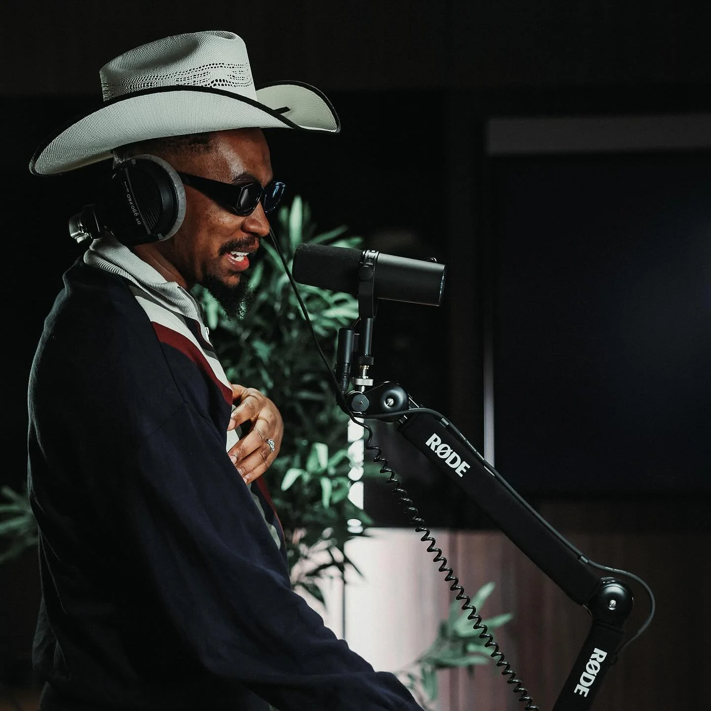 @gidi_cowboy bringing you The Lagos Party LIVE from @studio10hq. 🎥🎙️🎬 @tlp_aberdeen 🇳🇬🎶