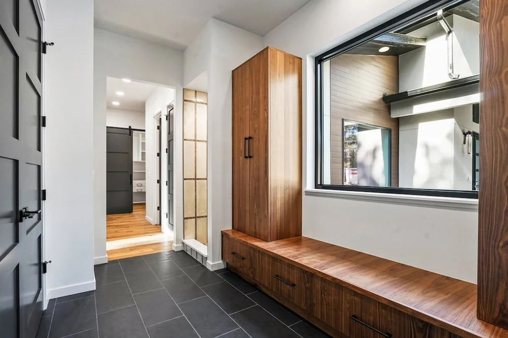   All photographs courtesy of    Colarelli Custom Homes   