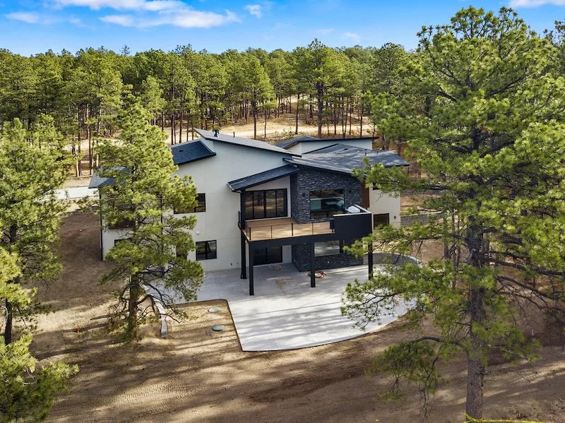   All photographs courtesy of    Colarelli Custom Homes   