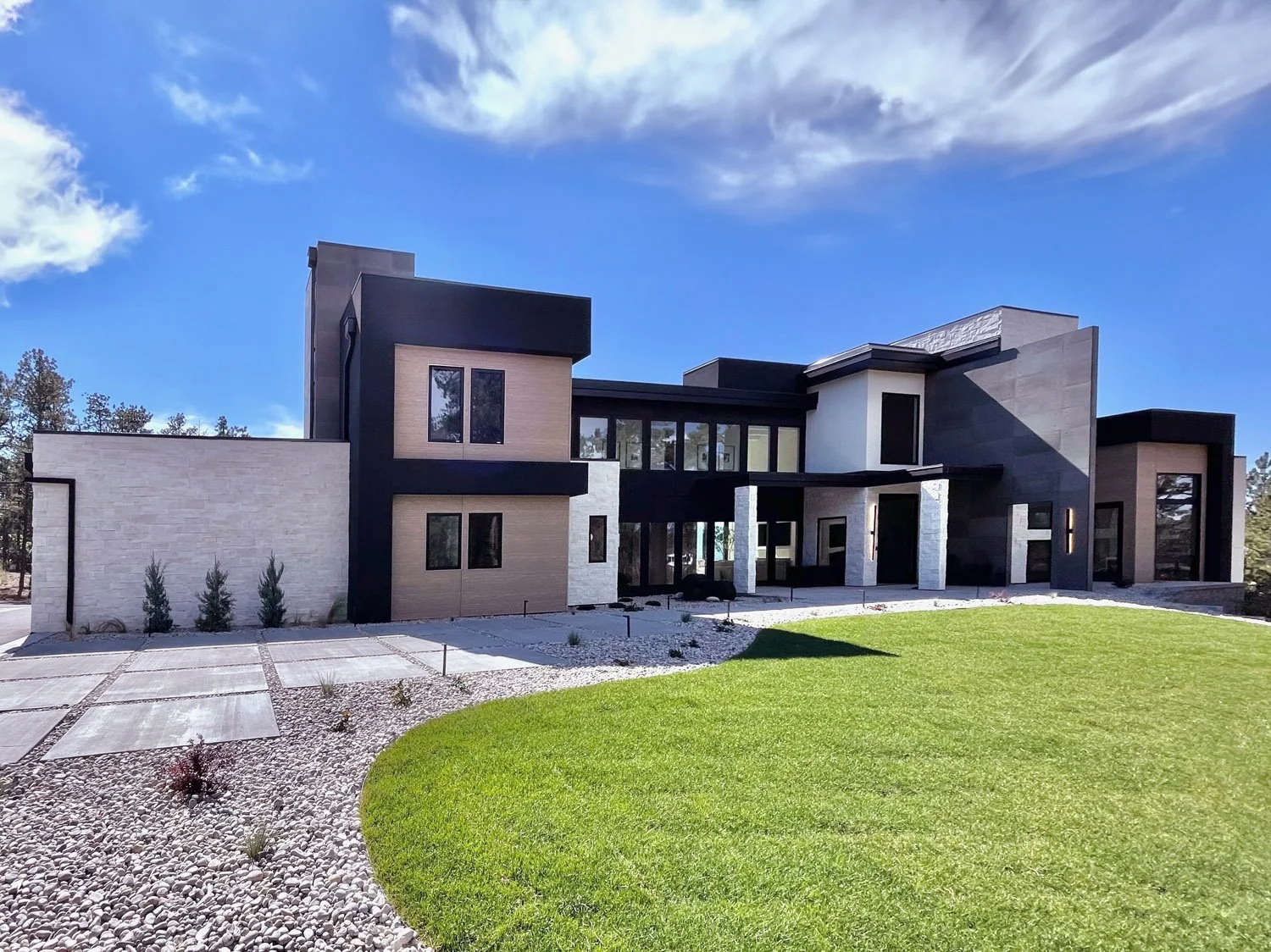 Award-winning modern luxury house with a minimalist design, designed by LGA Studios for a Colorado Springs custom home build.