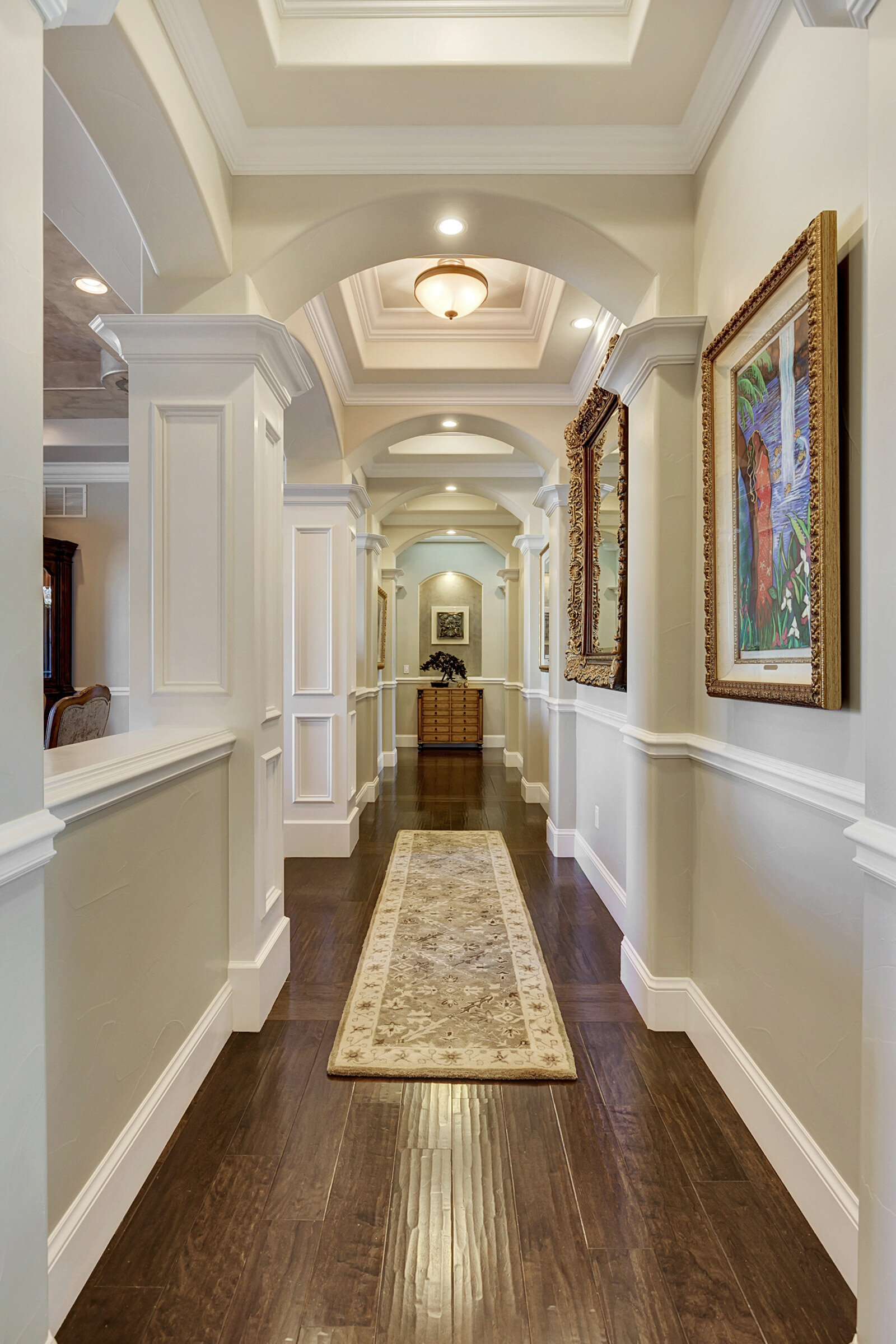 Custom-home-with-crown-moulding.jpg