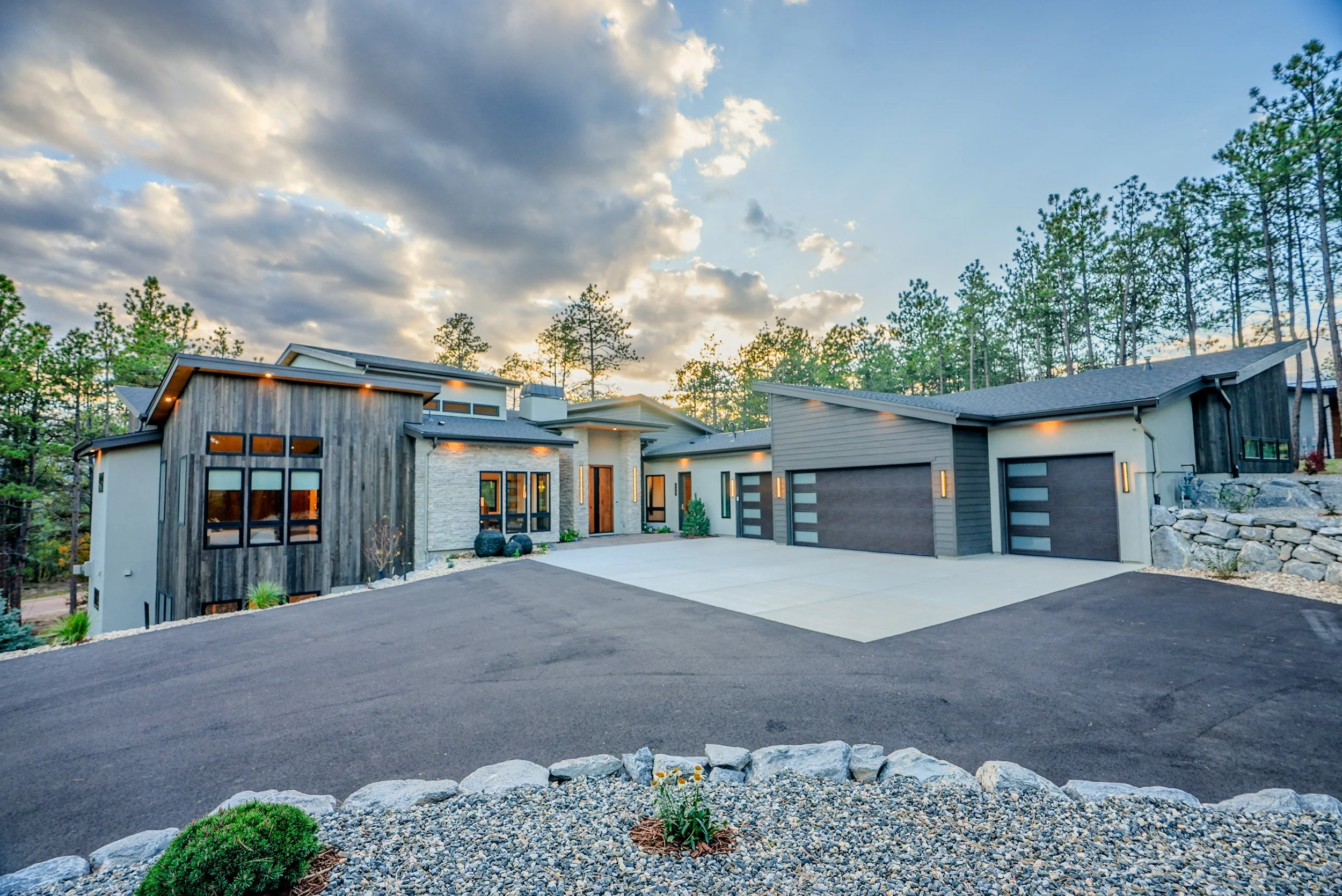 Mountain modern summit county style home in Colorado Springs.