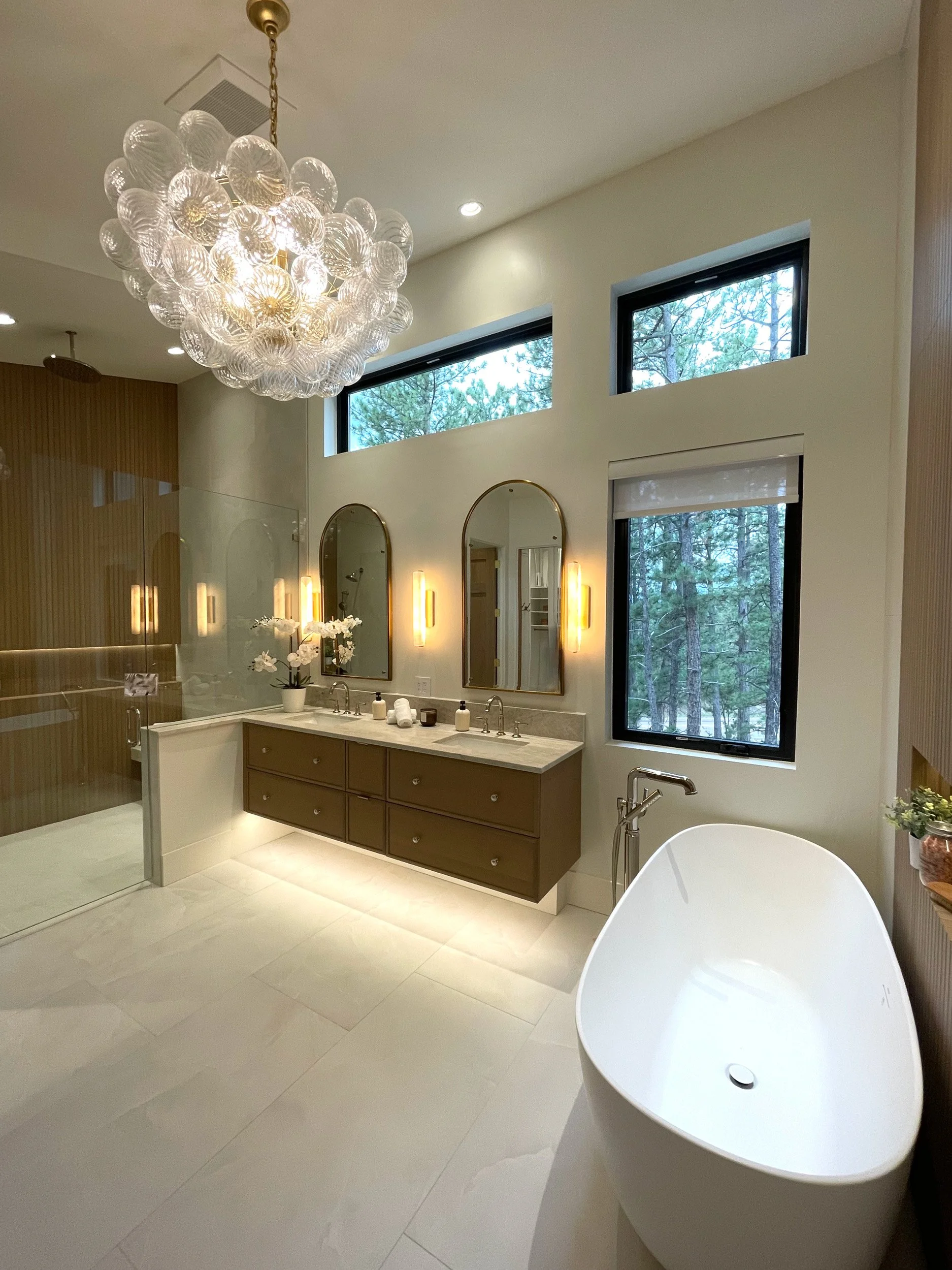 15-Colorado-Springs-Parade-of-Homes-2025-Spa-Bath.jpg