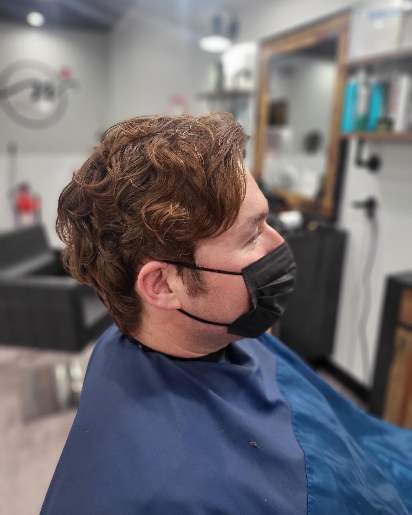 Men hair perm

#nhairsalonaz #최수연헤어드레서💇🏻&zwj;♀️ #아리조나헤어샵 #남자파마스타일 #mesahairsalon #요즘유행머리 #아리조나일상 #menperm