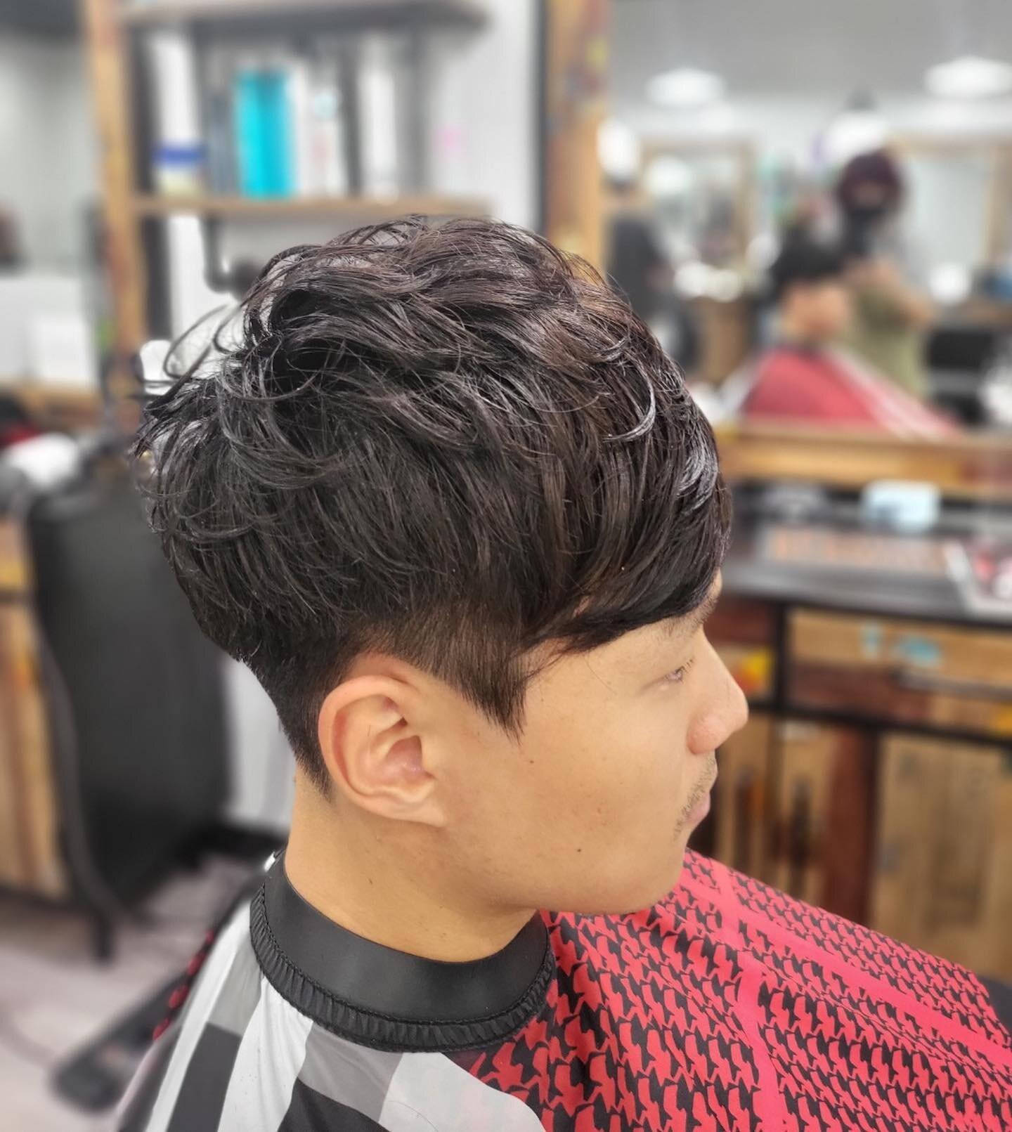 Man perm

#nhairsalonaz #nhairsalon #최수연헤어드레서💇🏻&zwj;♀️ #아리조나헤어샵 #mesahairstylist #mesahairsalon #2023hairstyles #manperm #koreahairstyle #koreahairshop