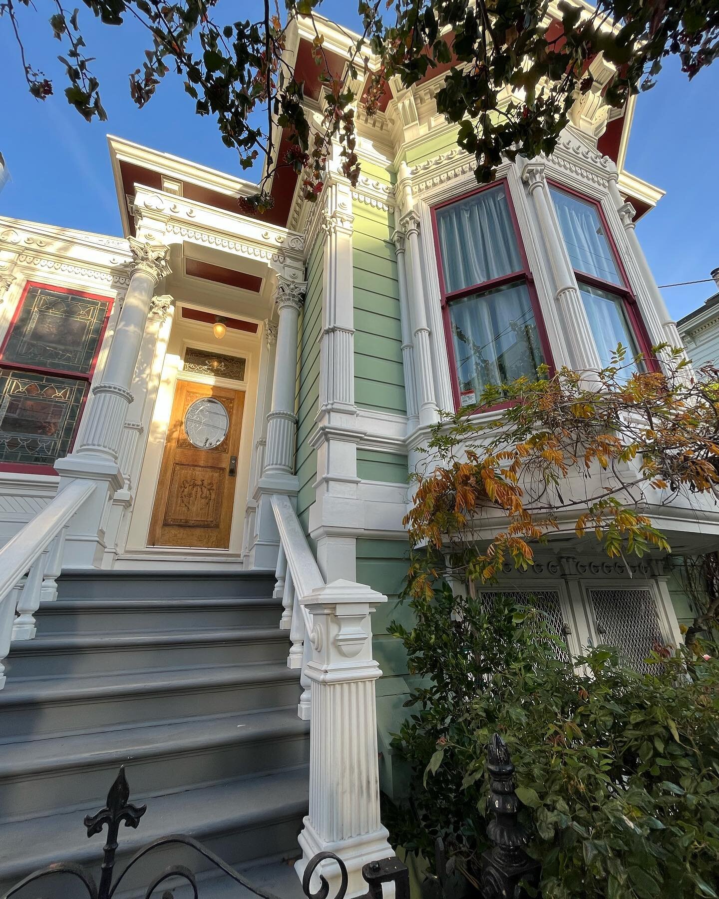 Saw a lot of green 🌱 today in the Lower Haight, all within a two block radius 💚 
.
.
.
#sanfrancisco #realestate #sfarchitecture #sfvictorian #sfrealestate #realtor #lowerhaight #hayesvalley #dubocetriangle #green #greenhome #realtorcouple #sfagent