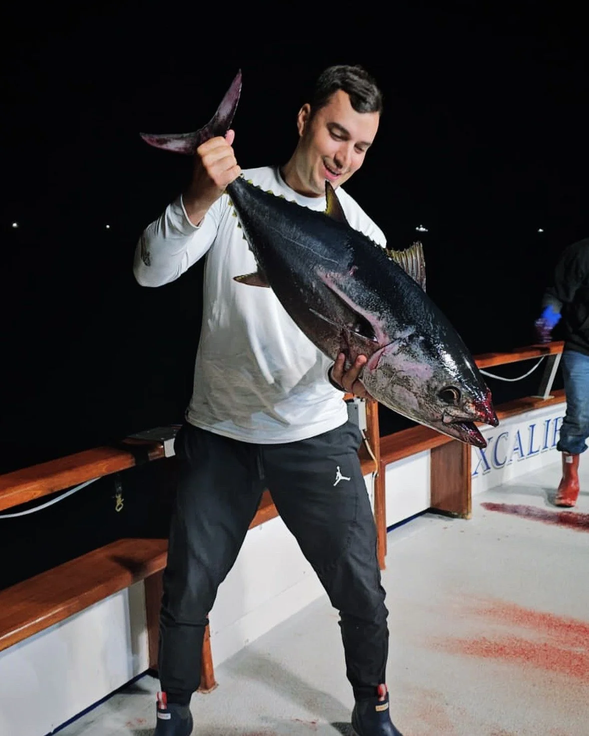 Taking a break from helping clients catch some deals 🐟 🎣

It's never too late to start thinking about fall real estate season (starting in August!!). DM us to get things rolling.
.
.
.
#compassagent #excaliburboat #tunafishing #bluefintuna #sandieg