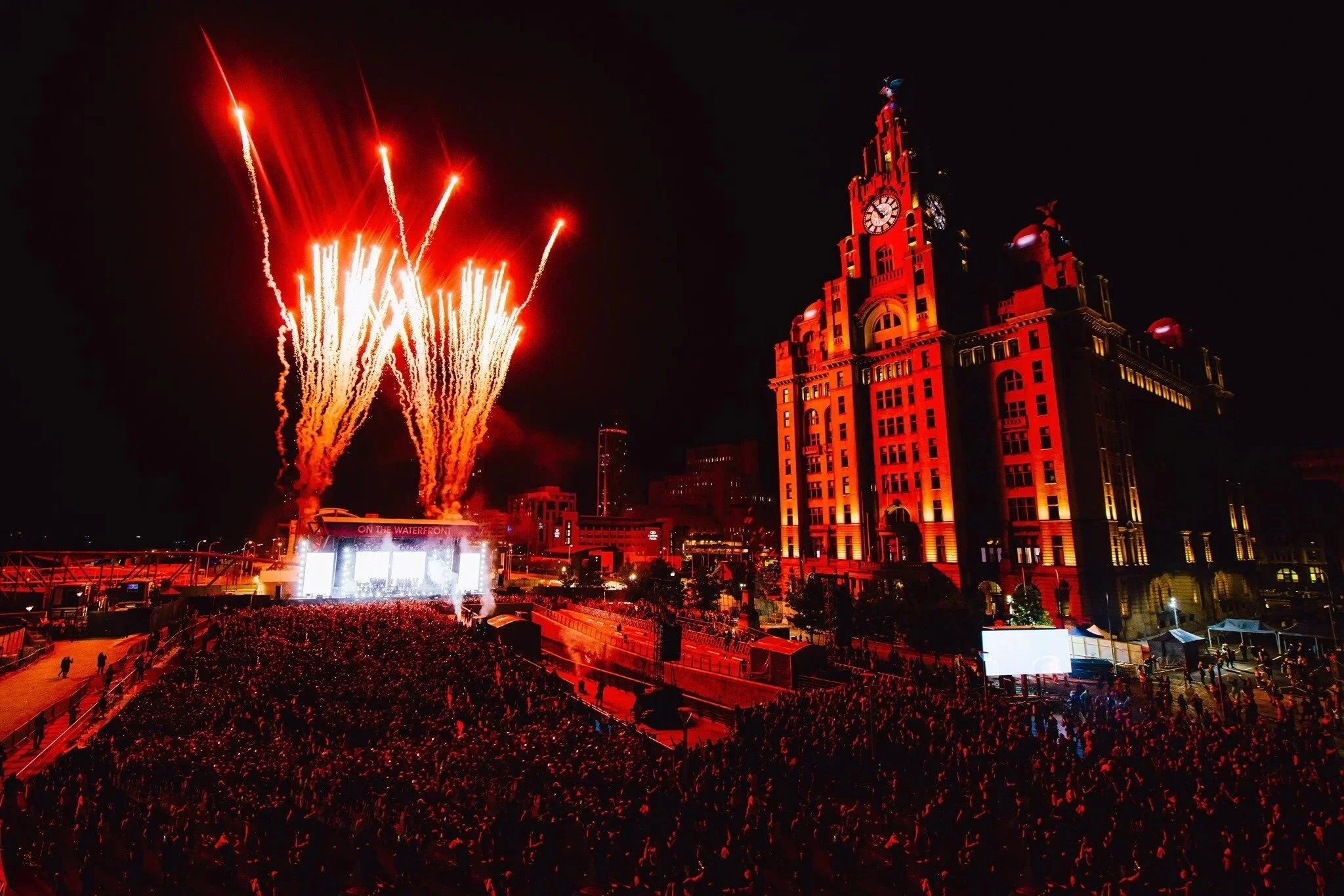 Spectacular stage performance with glowing light and illumination