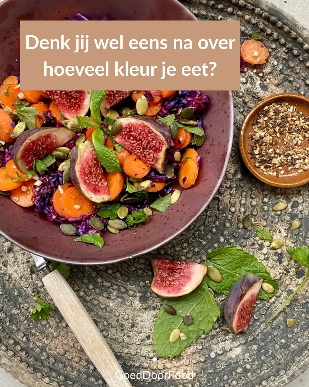 Naast dat het een feestje is voor het oog, wordt jouw lijf er hartstikke blij van wanneer er veel verschillende kleuren op je bord liggen. Dan heb ik het natuurlijk wel over groente en fruit😉&nbsp;
&nbsp;
↠ Groene groente- en fruitsoorten zijn rijk 