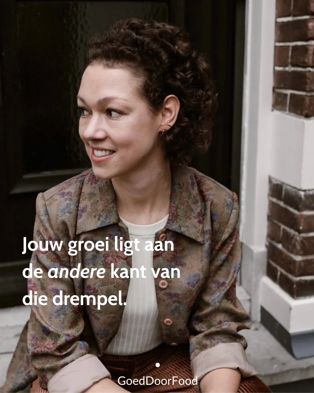 Je weet dat je er iets moet veranderen, maar je ziet als een berg op tegen de stap naar het onbekende. 

Voor &eacute;&eacute;n van mijn cli&euml;ntes was het een enorme drempel om aan te sluiten bij de groepscall en haar verhaal te delen.

➾ Swipe v