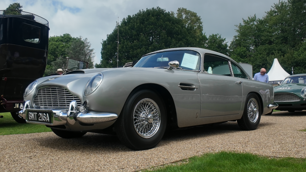 Aston Martin &amp; James Bond 007