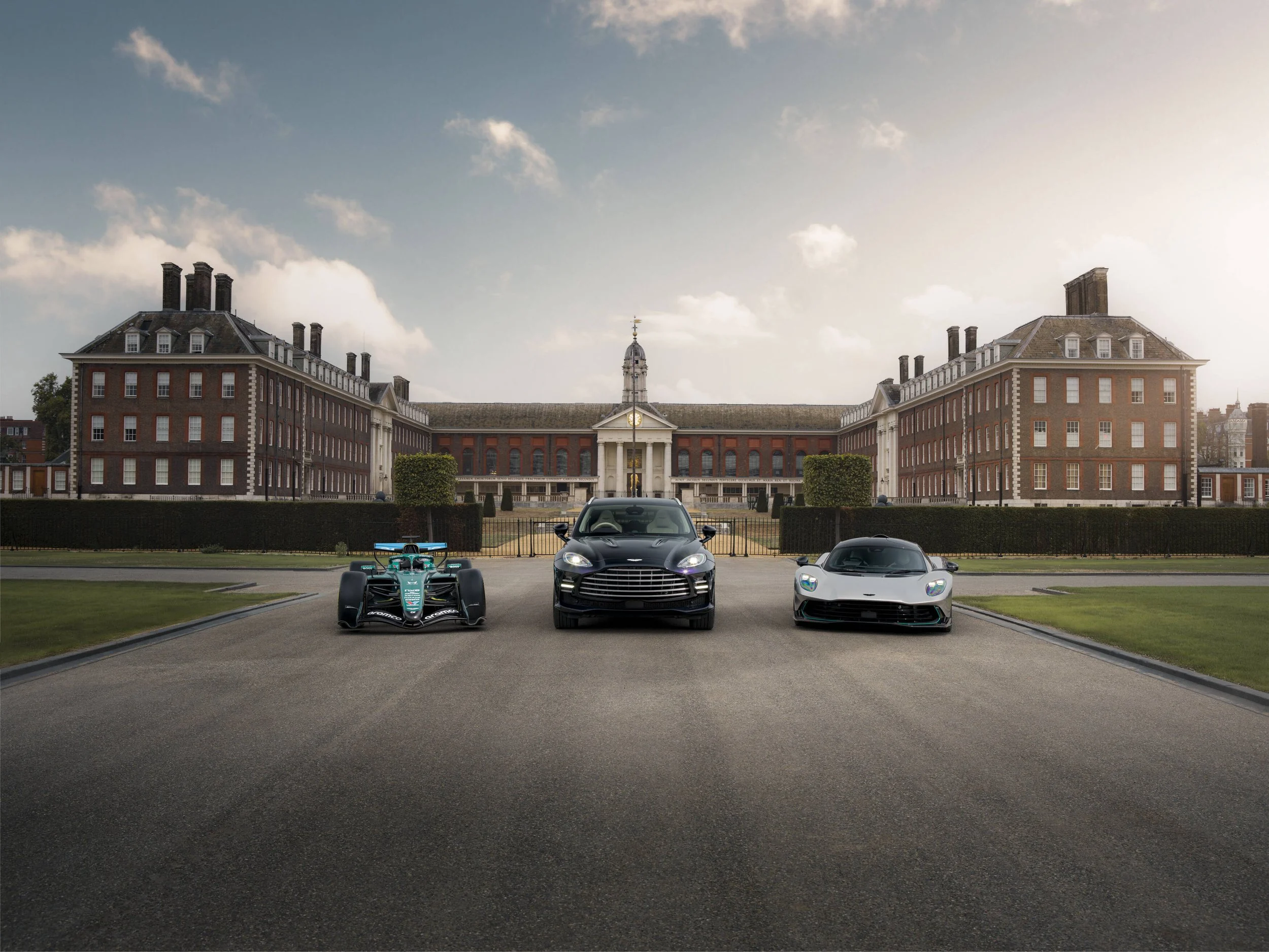 Aston-Martin_Q-London_20.jpg