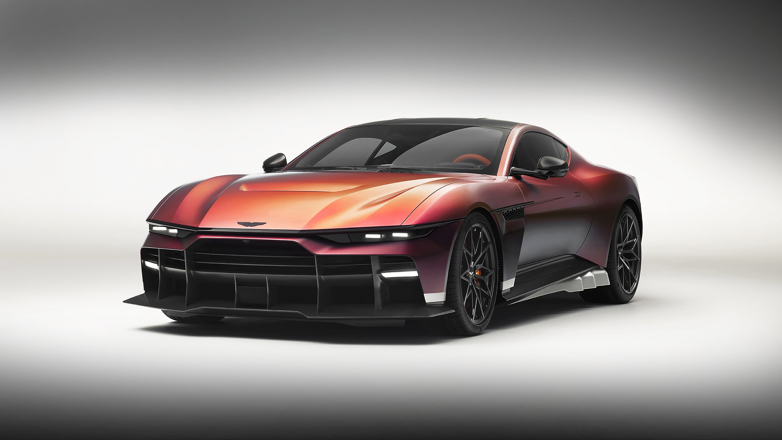Aston-Martin-Valen_01.jpg