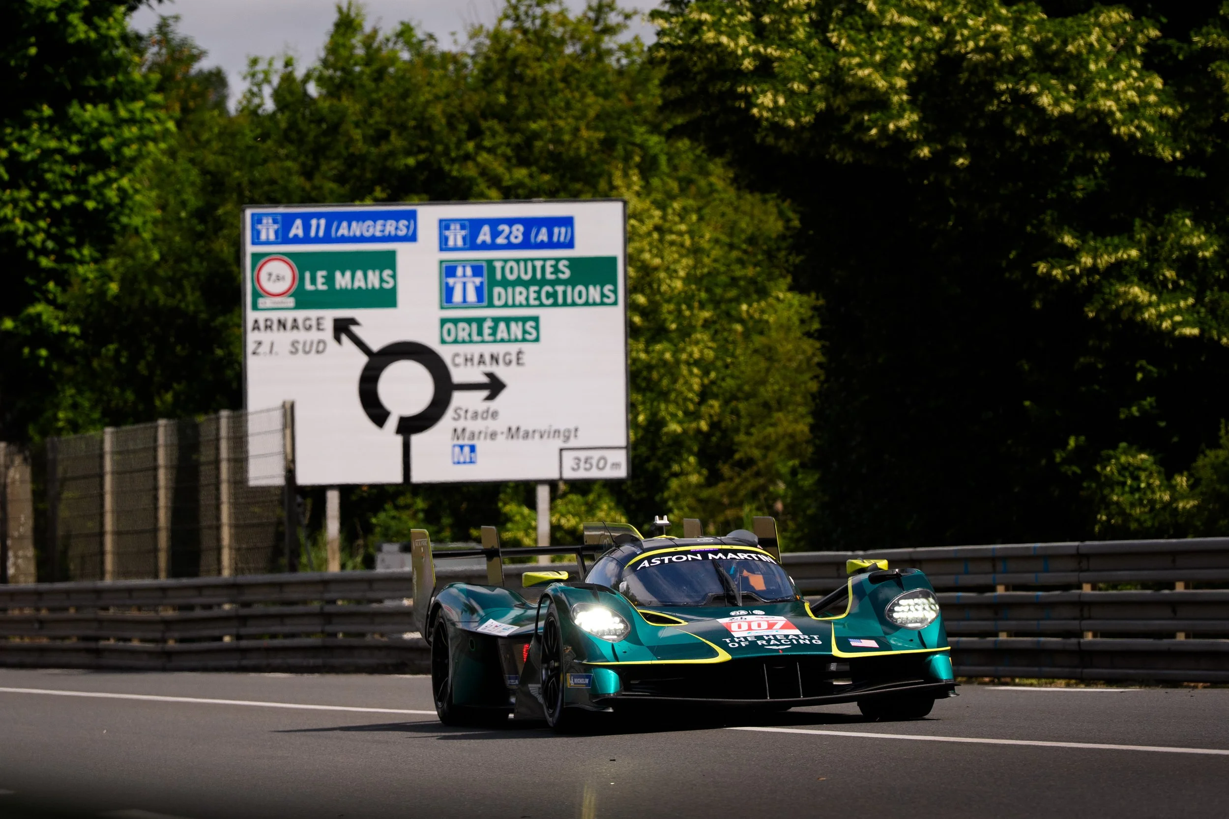 Le-Mans-2026_Aston-Martin-Preview_06_007-Valkyrie-in-action.jpg