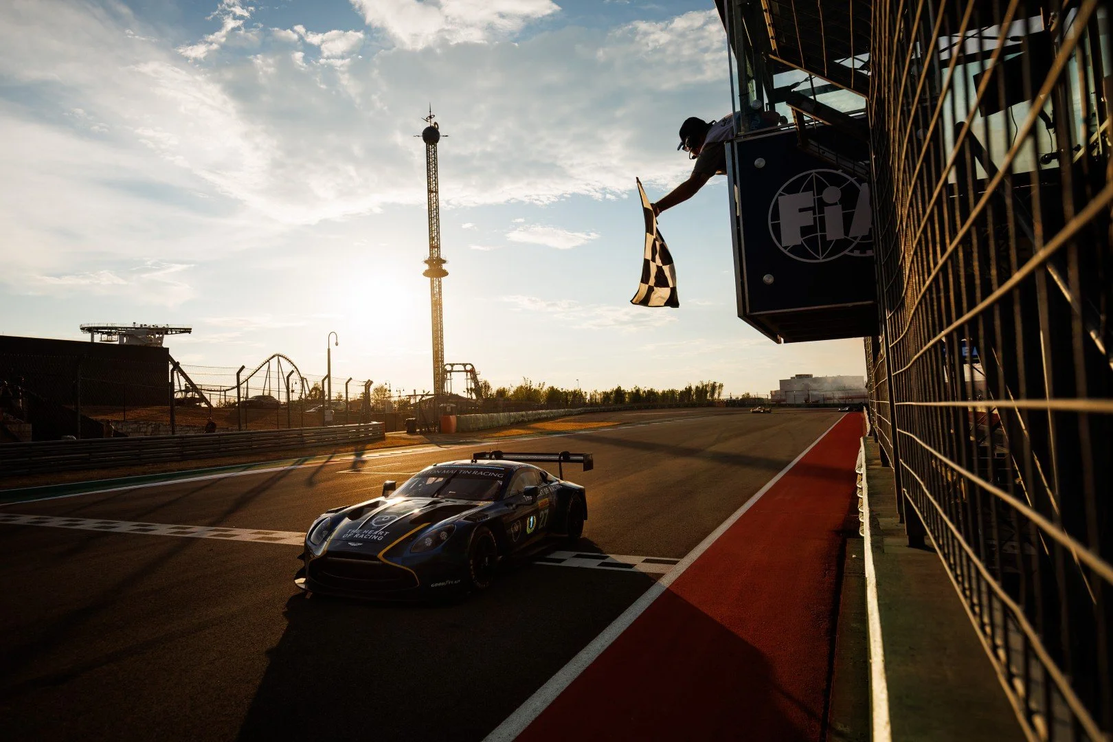 27-Vantage-checkered-flag.jpg