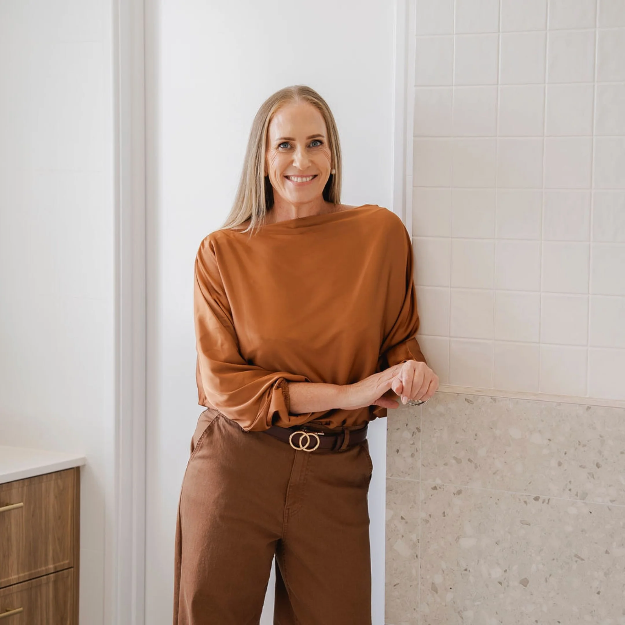 Steph, on-site. 🧡

#SVDesigns #InteriorDesignTips #AskTheDesigner #DesignerPicks #InteriorStyling