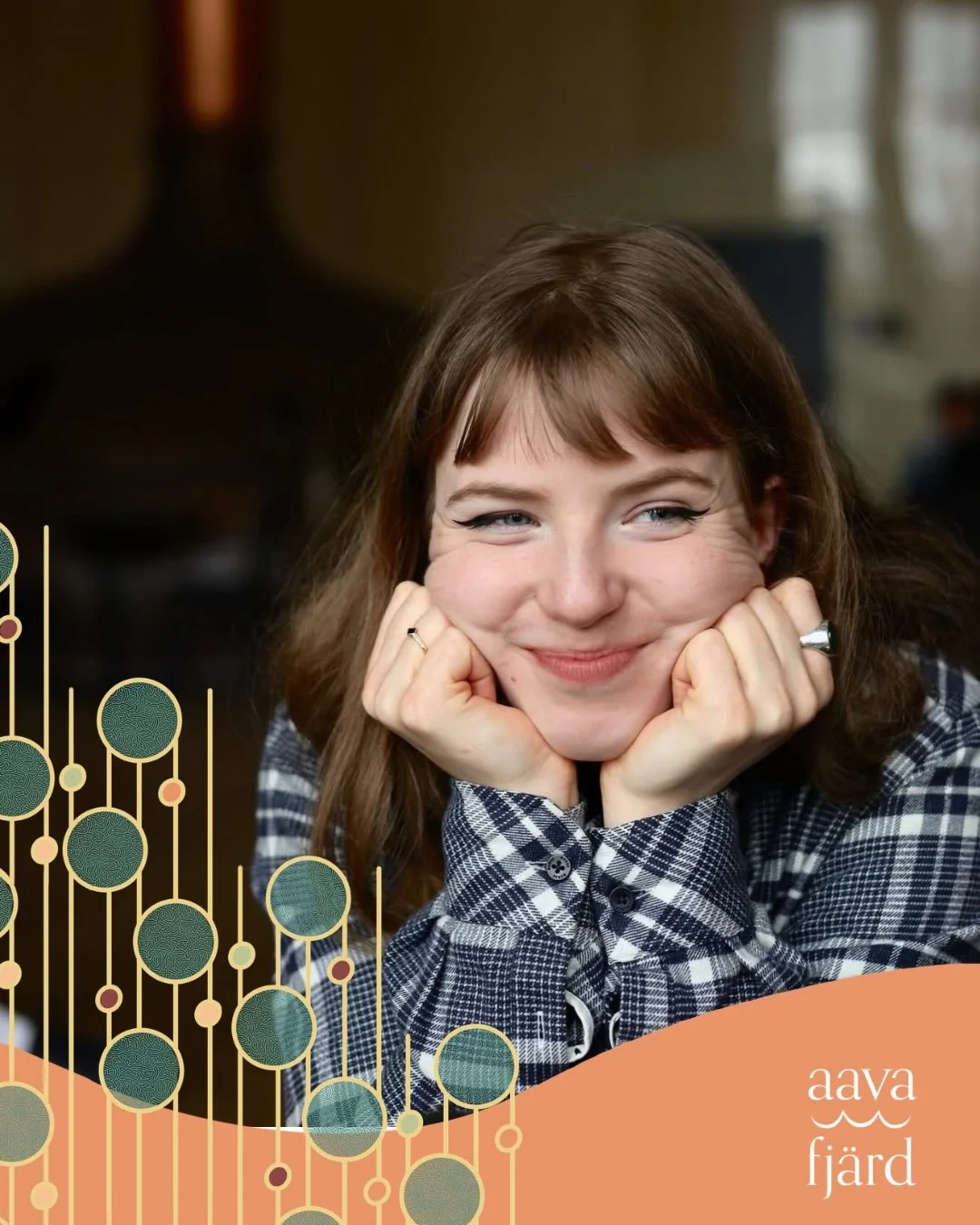 T&auml;n&auml; vuonna Aavan julisteen suunnitteli Anna Helander, joka kertoo julisteesta n&auml;in:

&ldquo;Festivaalin monitaiteellisuus inspiroi tutkimaan erilaisia elementtej&auml; yhdistettyn&auml;. Halusin haastaa perinteisi&auml; meri-teemoja.&