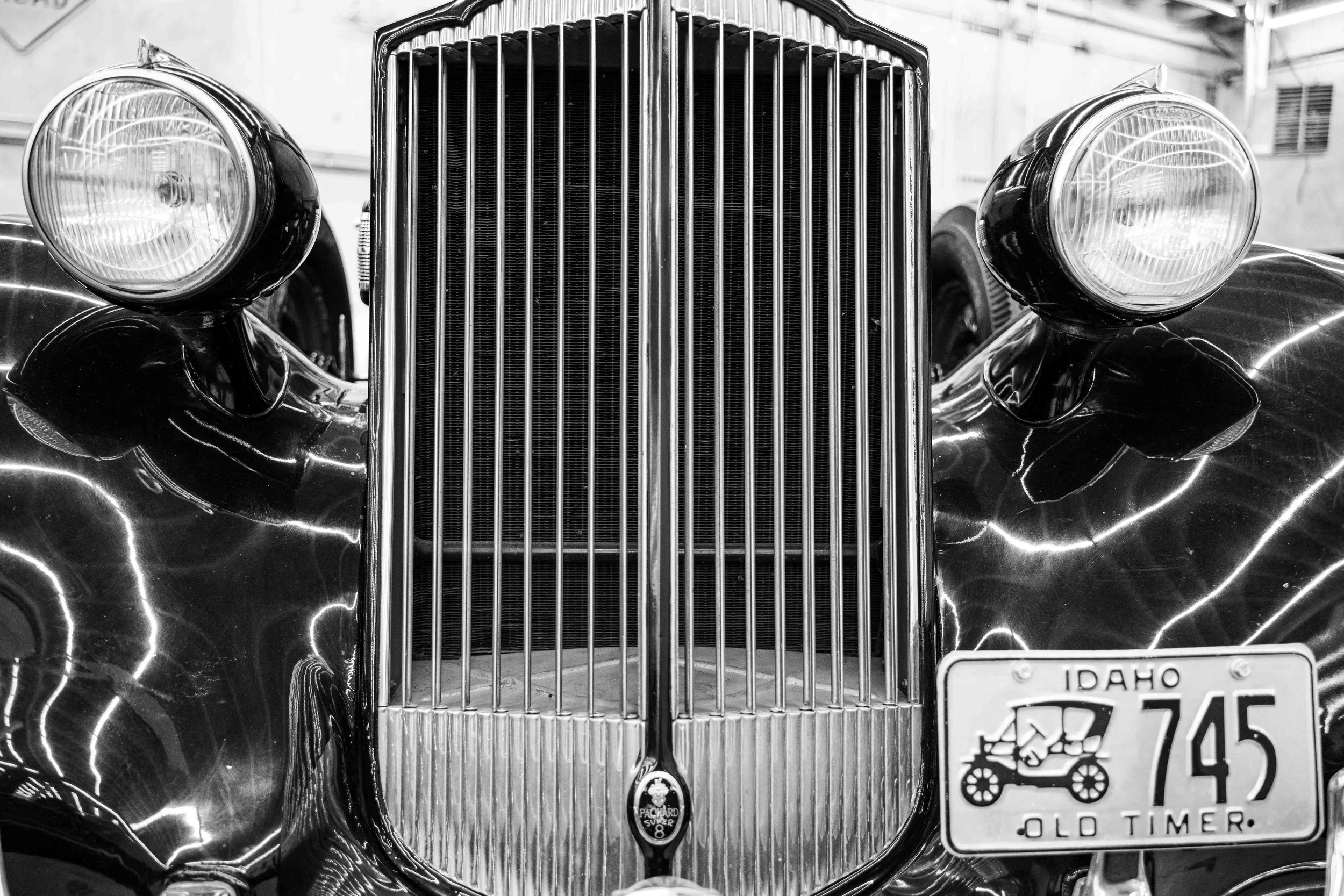 packard super 8 grillebw.jpg