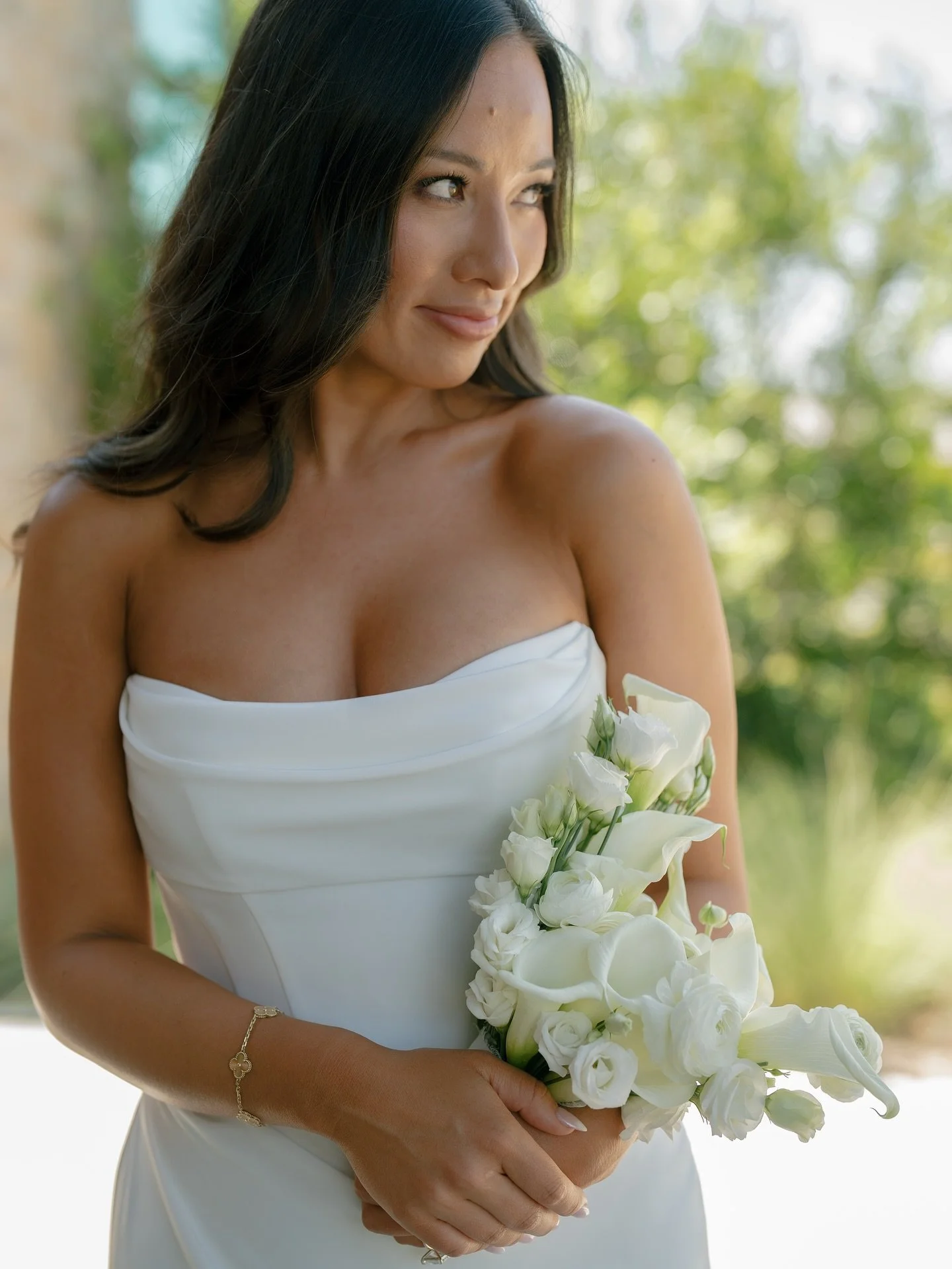 Loving the simple, clean and modern bouquets - I am here for this design!

What do you think?! 

Planning and design: @thebigdayof
Photography: @elizabethwarrick_ 
Glam: @artistsbysherrielong 
Venue: @stanlyranchauberge
Dress: @kyhabride