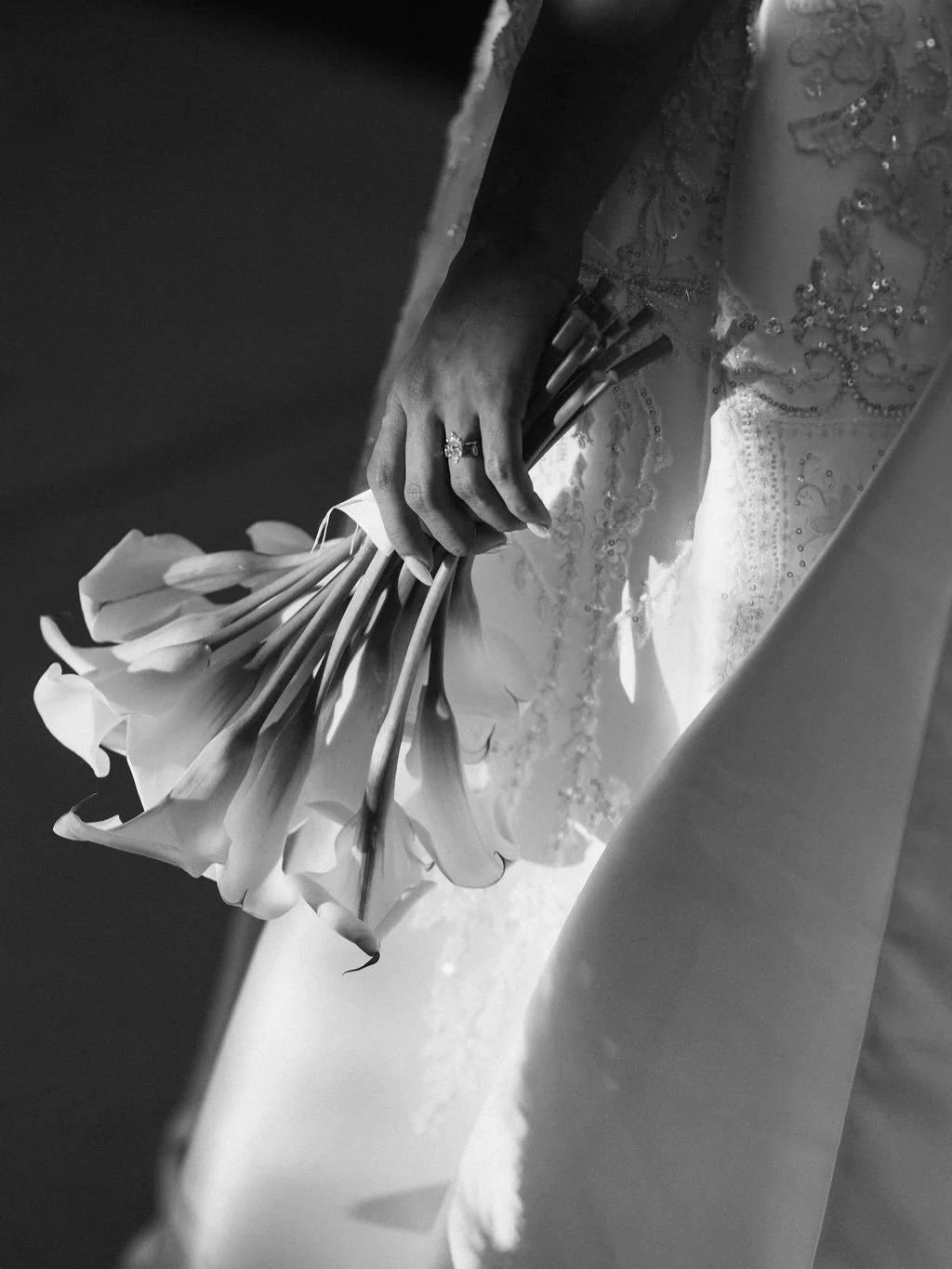 Black and white to color - both are good giving me classic vibes with the calls lilies 🤍🤍🤍