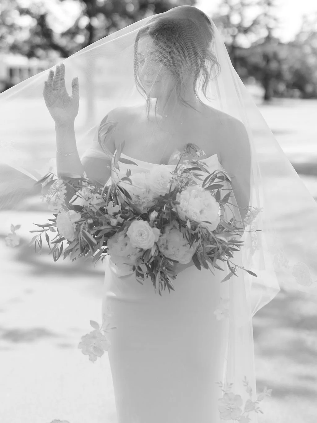 Where simplicity becomes luxury.

A Cloud-inspired white palette, lush blooms, and clean lines crafted a look that speaks softly but leaves a lasting impression.

Intentional. Sophisticated. Iconic.