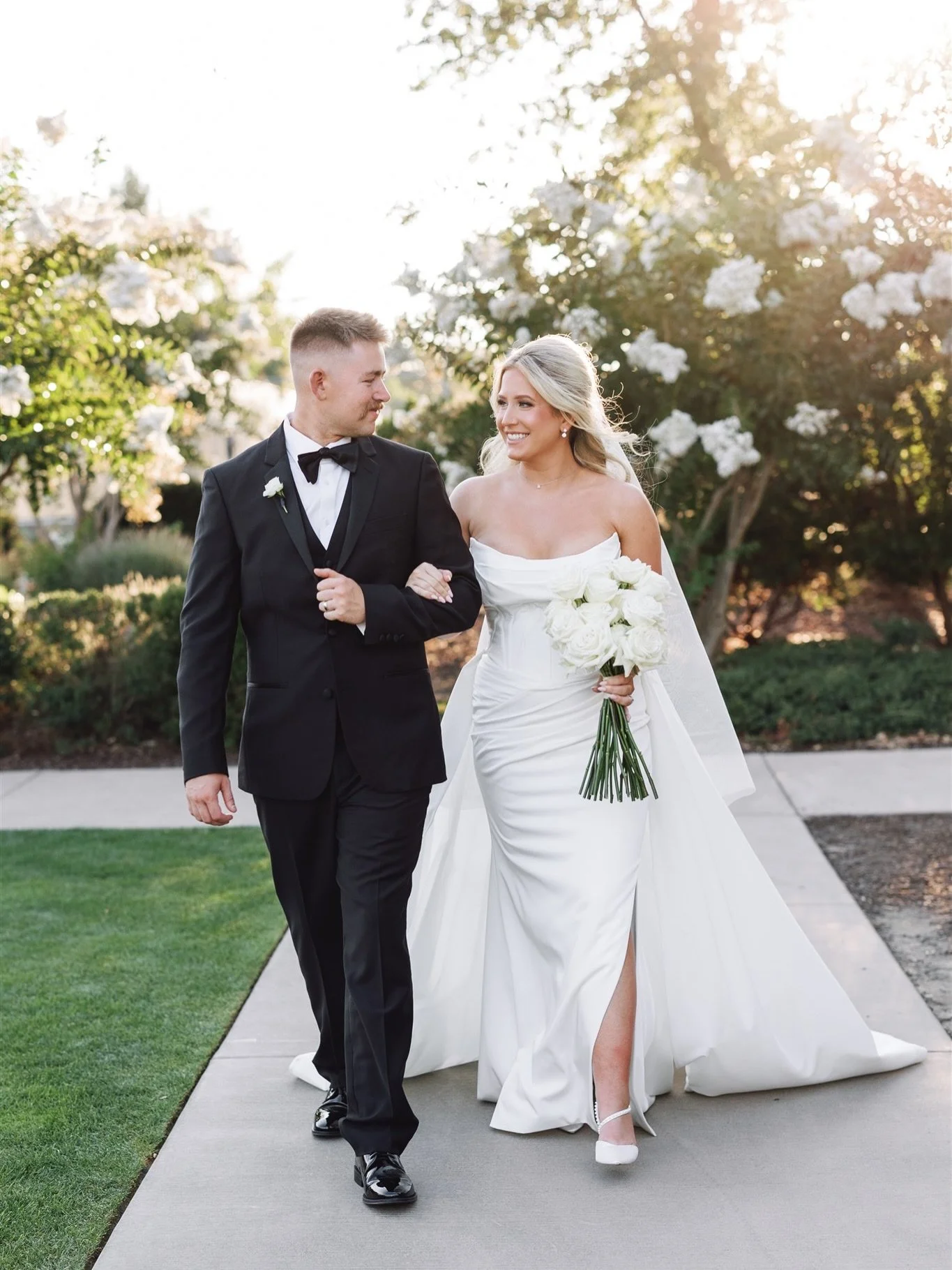 It&rsquo;s the last Monday of the YEAR! I will always love a classic black + white wedding 🤍🖤

Have you started brainstorming your 2026 goals?!