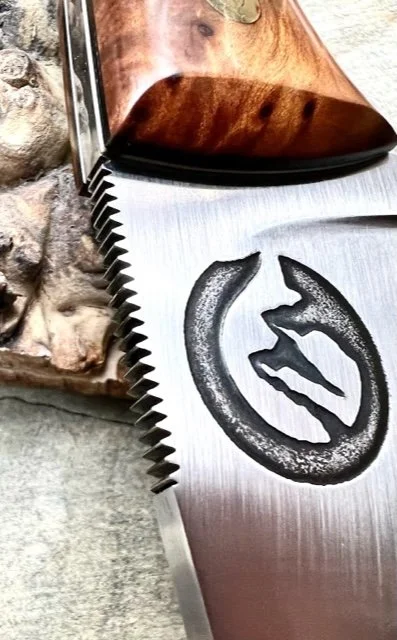 Custom hunting knife with jimping