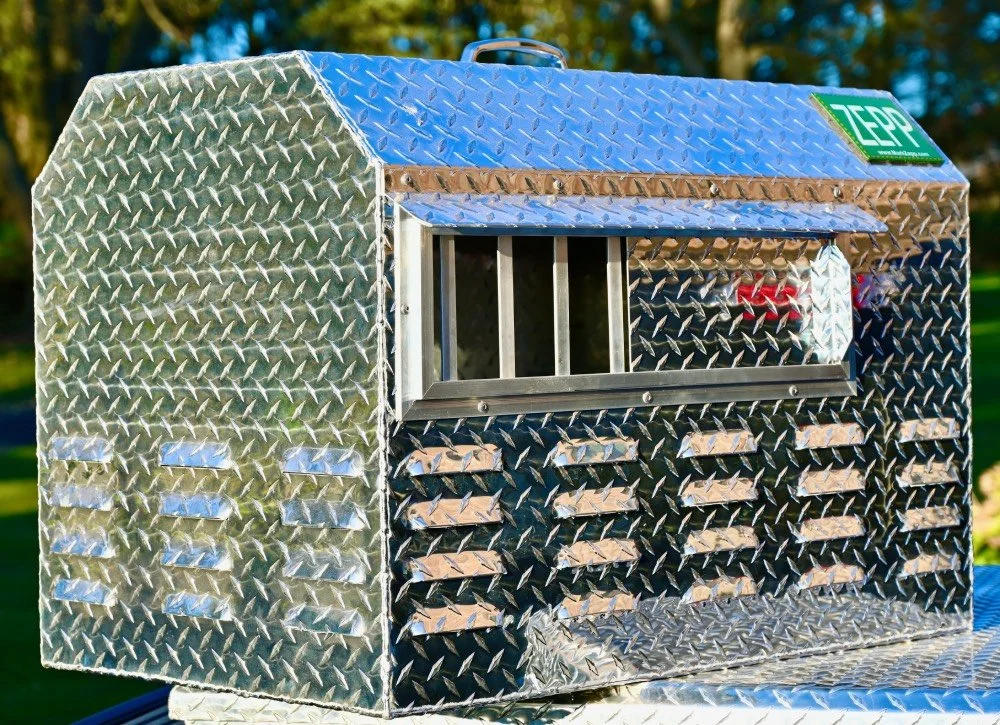 Single Hole Dog Box 1.jpeg