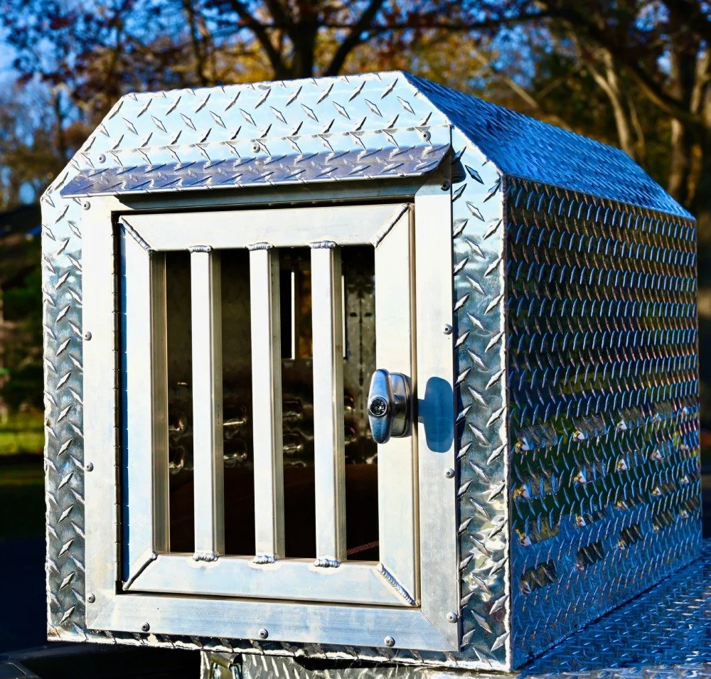 Single Hole Dog Box 3.jpeg