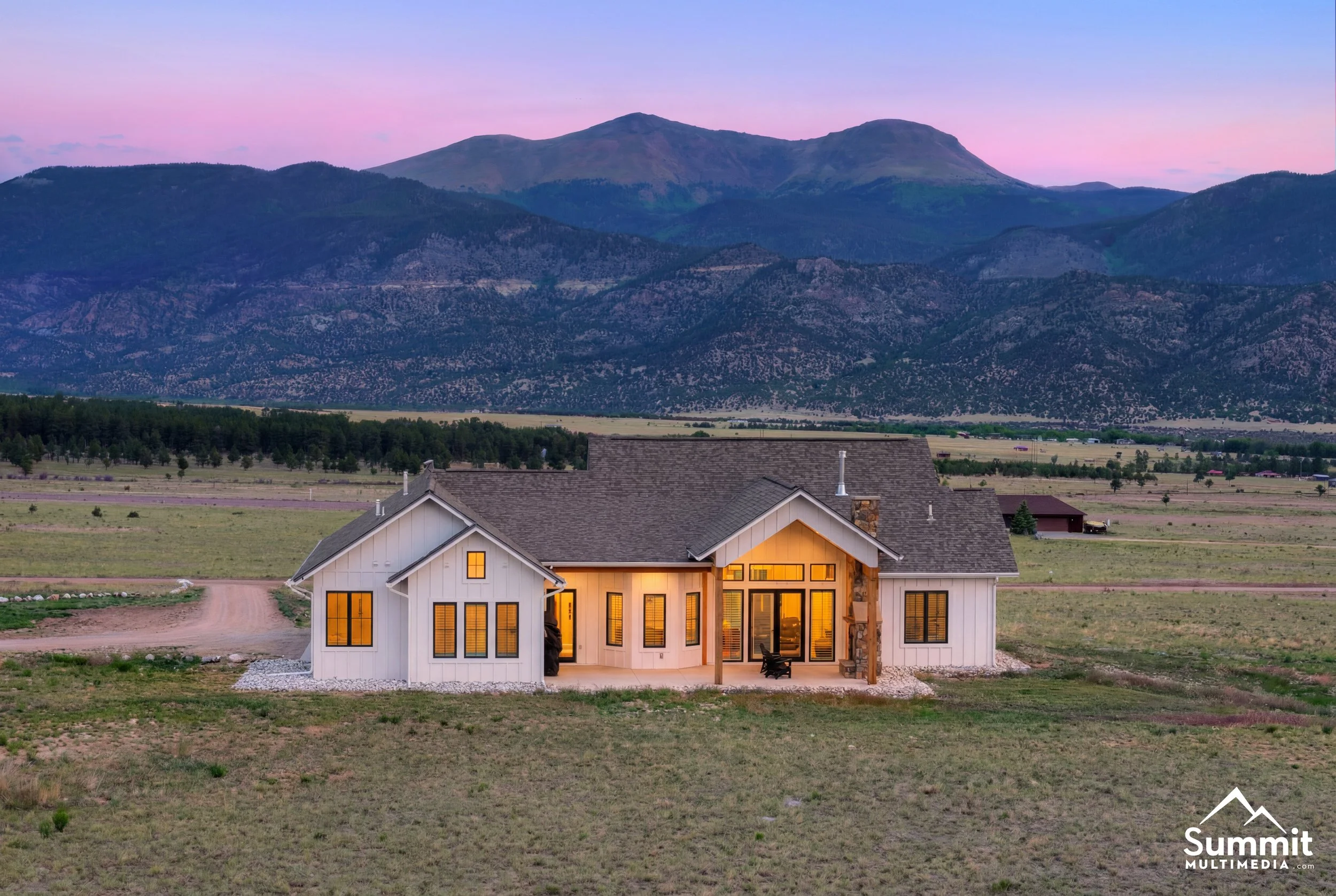 31307_greatPeaksDr_042_fxGrass_fxTwilight.jpg