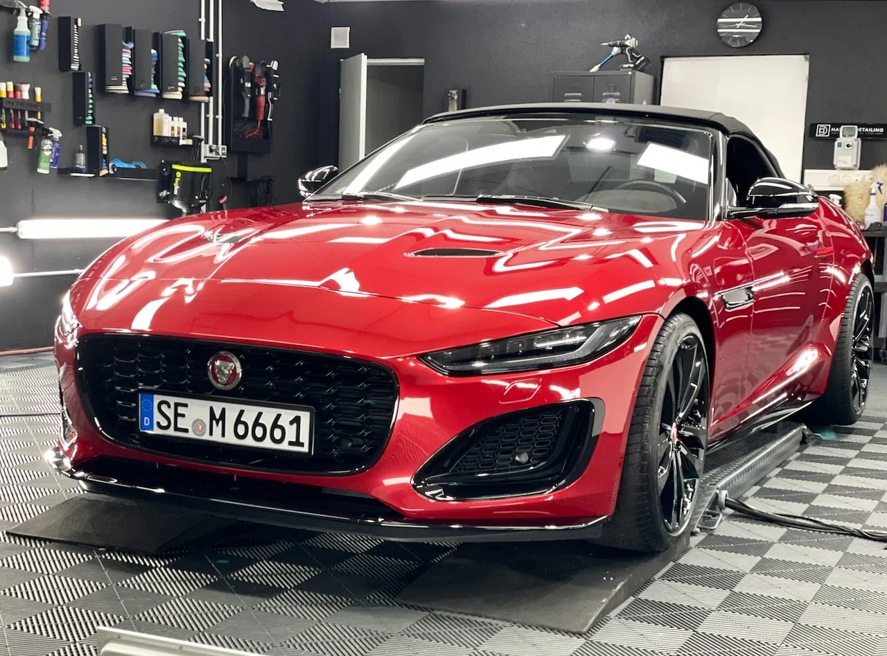 Jaguar F-Type Cabrio nach mehrstufiger Lackkorrektur und Keramikversiegelung